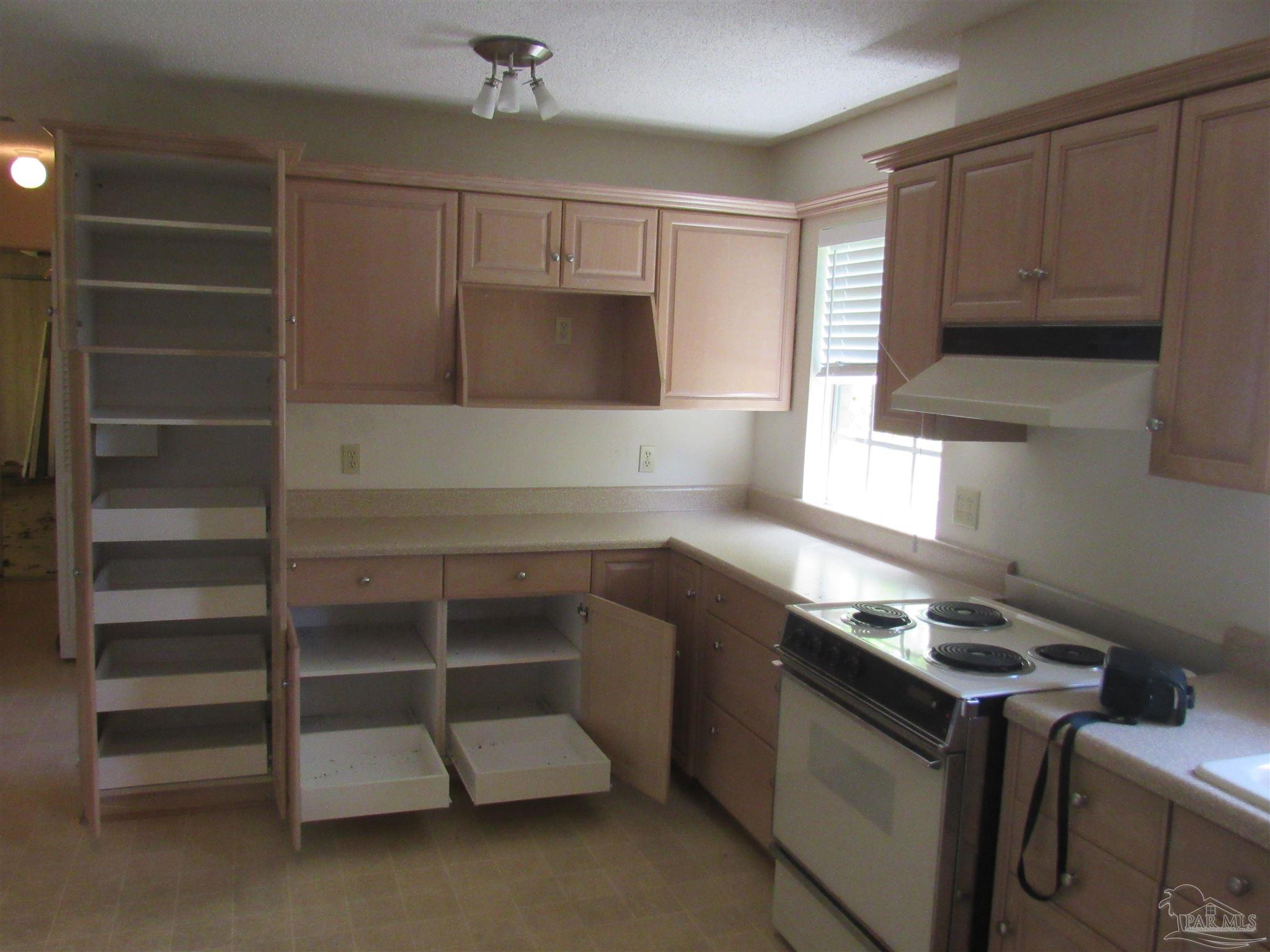 1025 Farmington Road Pensacola, FL 32504 - Photo 3 of 20 Gallery Image 3