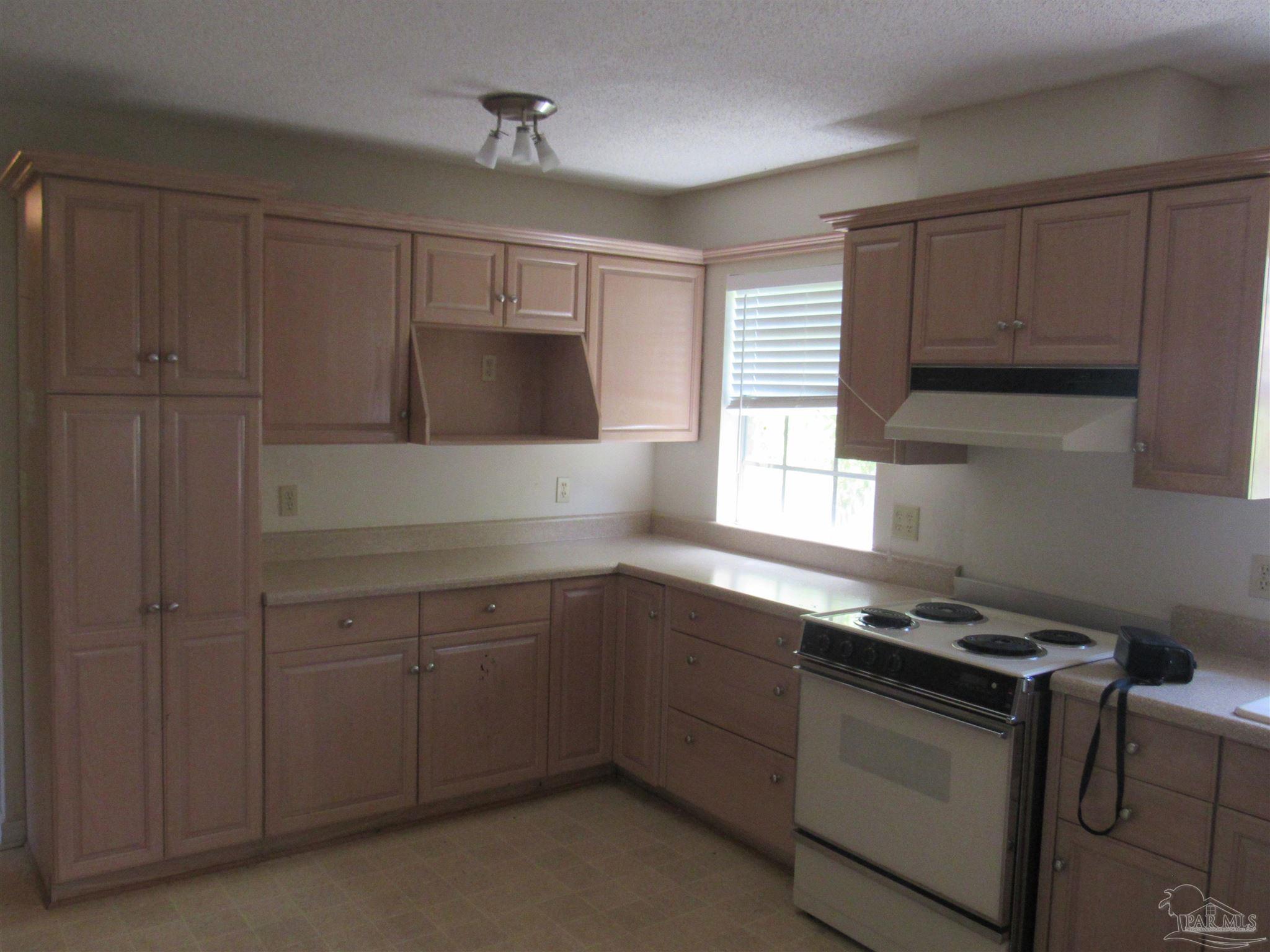 1025 Farmington Road Pensacola, FL 32504 - Photo 4 of 20 Gallery Image 4