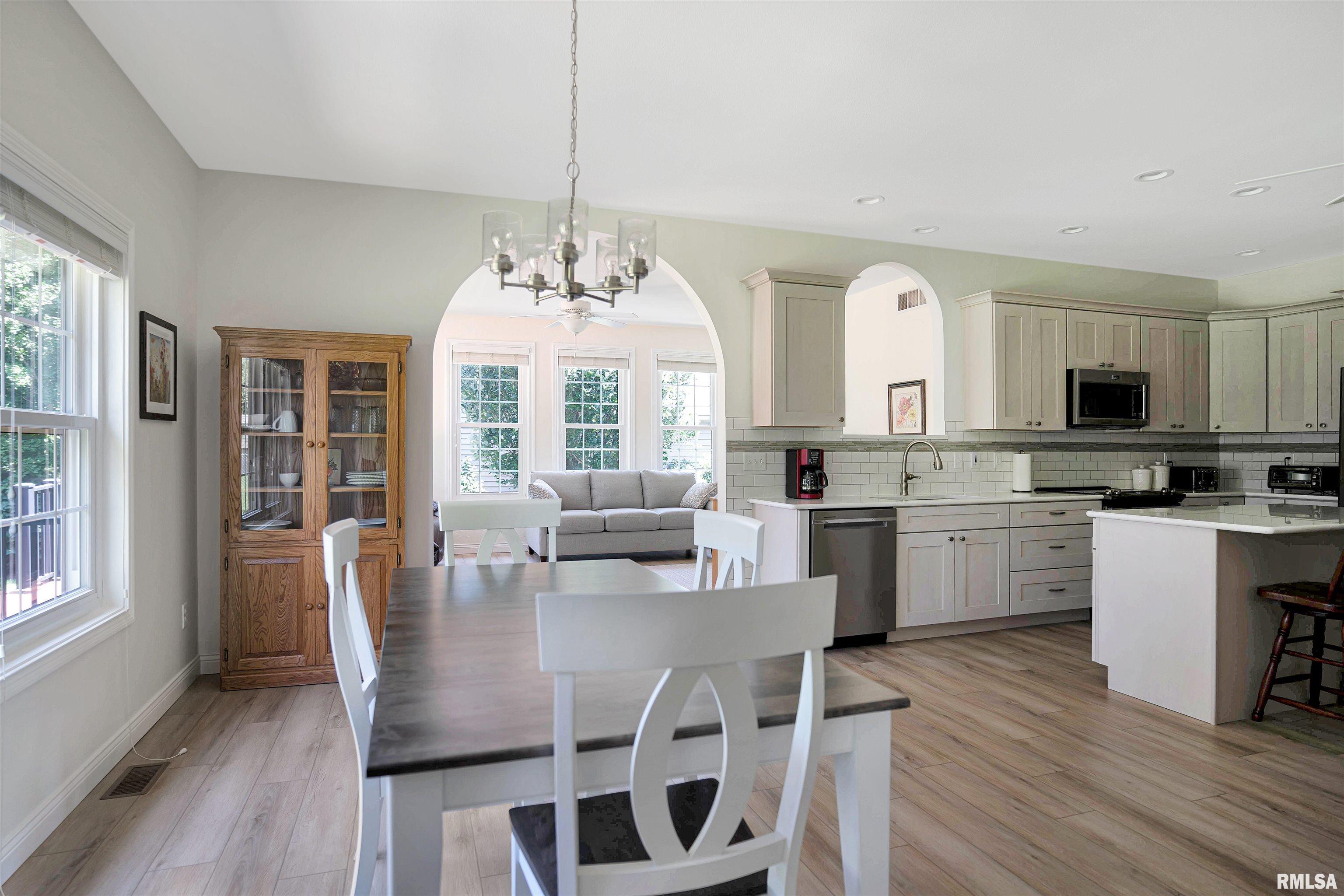 1842 Kern Road Washington, IL 61571 - Photo 11 of 51 Gallery Image 11