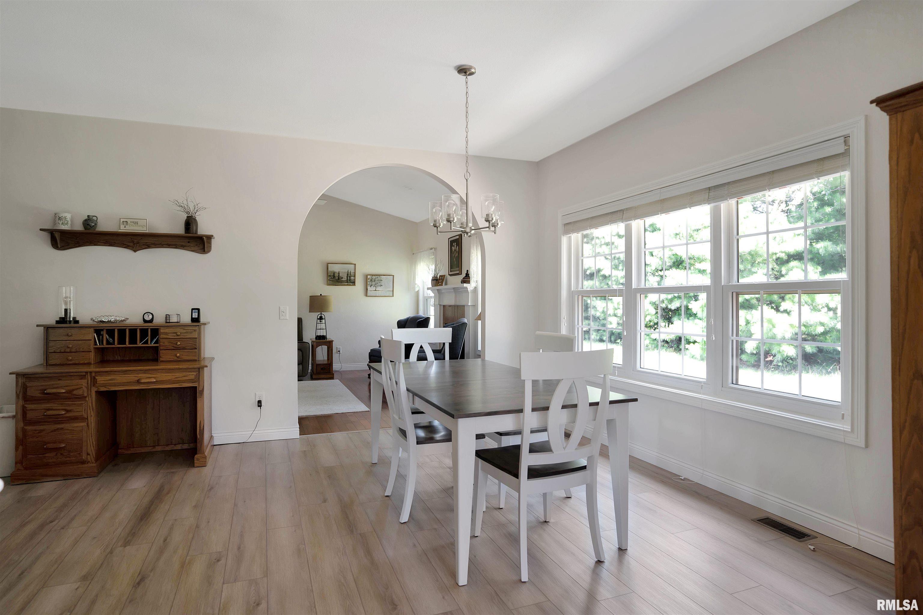 1842 Kern Road Washington, IL 61571 - Photo 13 of 51 Gallery Image 13