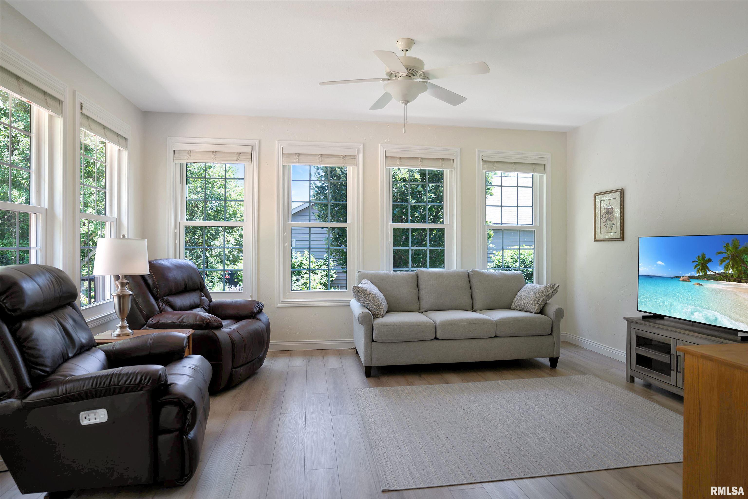 1842 Kern Road Washington, IL 61571 - Photo 14 of 51 Gallery Image 14