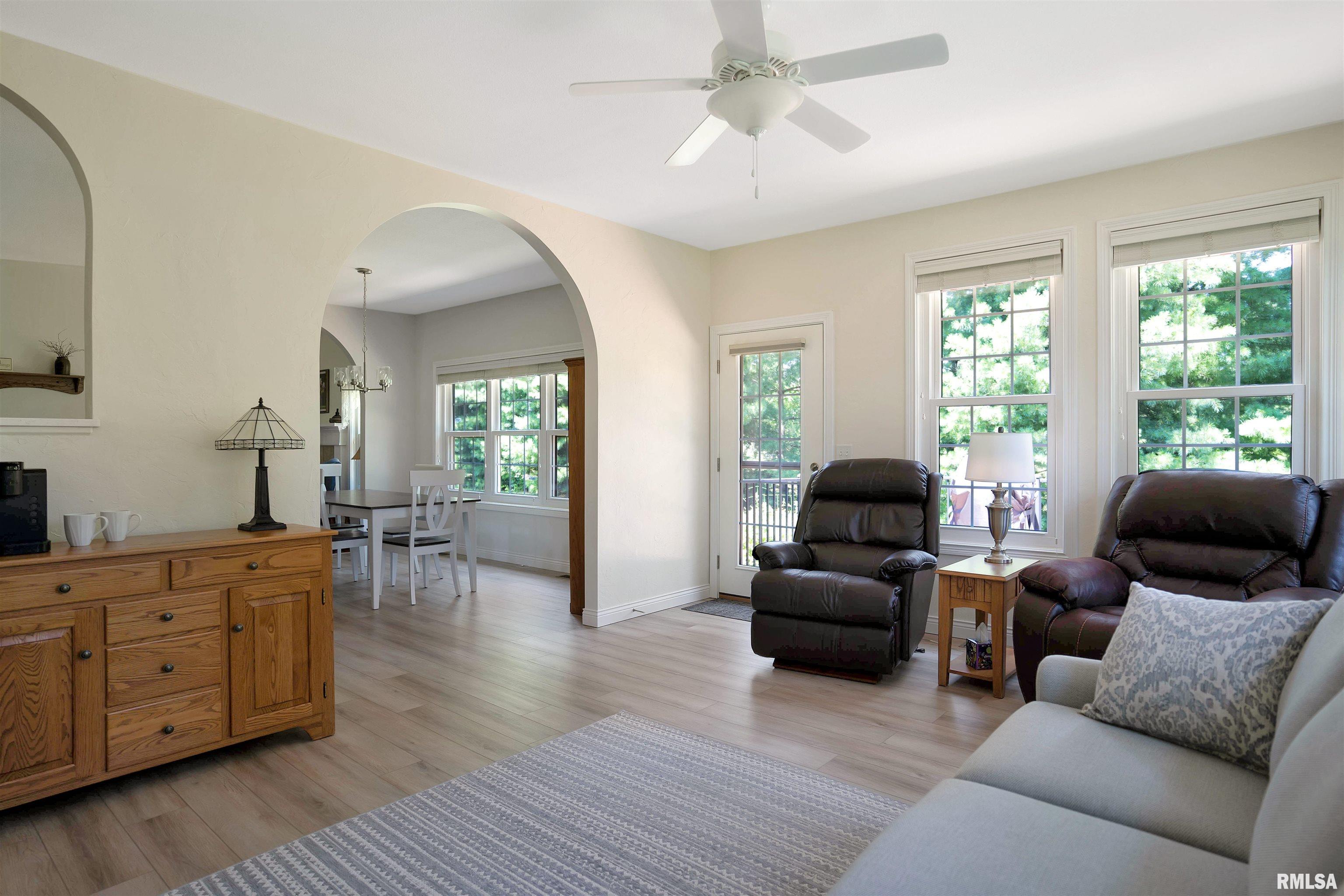 1842 Kern Road Washington, IL 61571 - Photo 15 of 51 Gallery Image 15