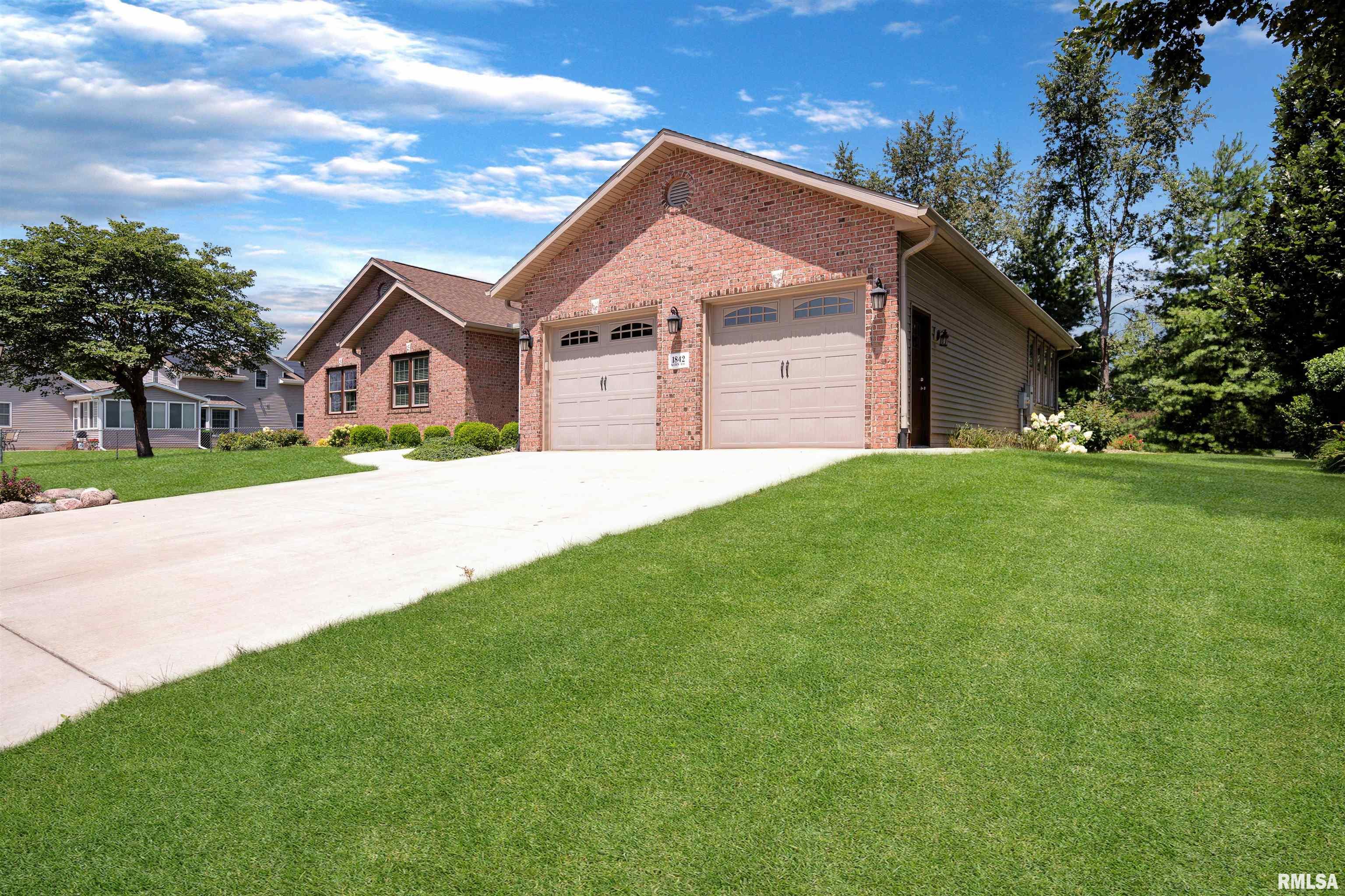 1842 Kern Road Washington, IL 61571 - Photo 2 of 51 Gallery Image 2