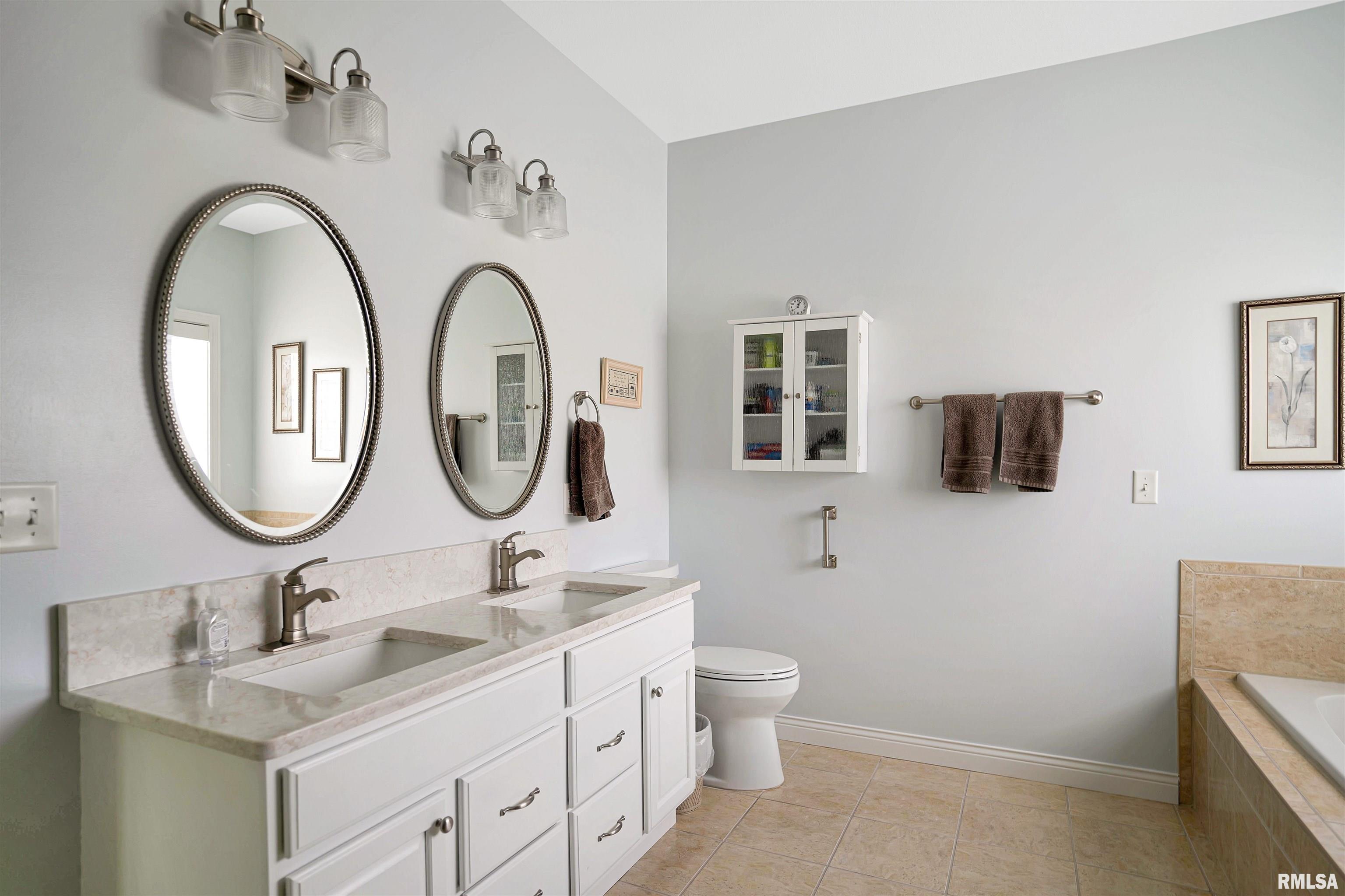 1842 Kern Road Washington, IL 61571 - Photo 22 of 51 Gallery Image 22