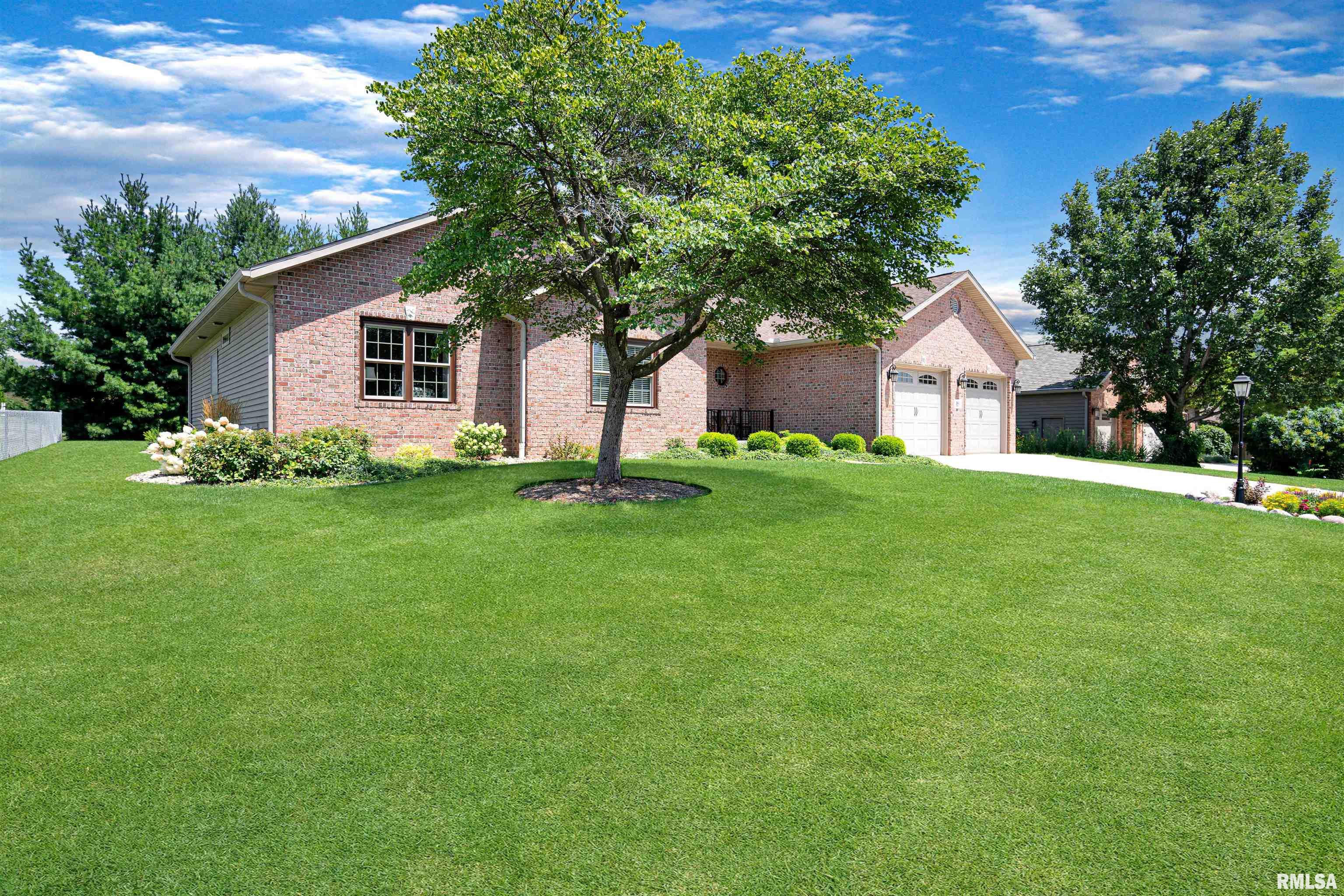 1842 Kern Road Washington, IL 61571 - Photo 3 of 51 Gallery Image 3