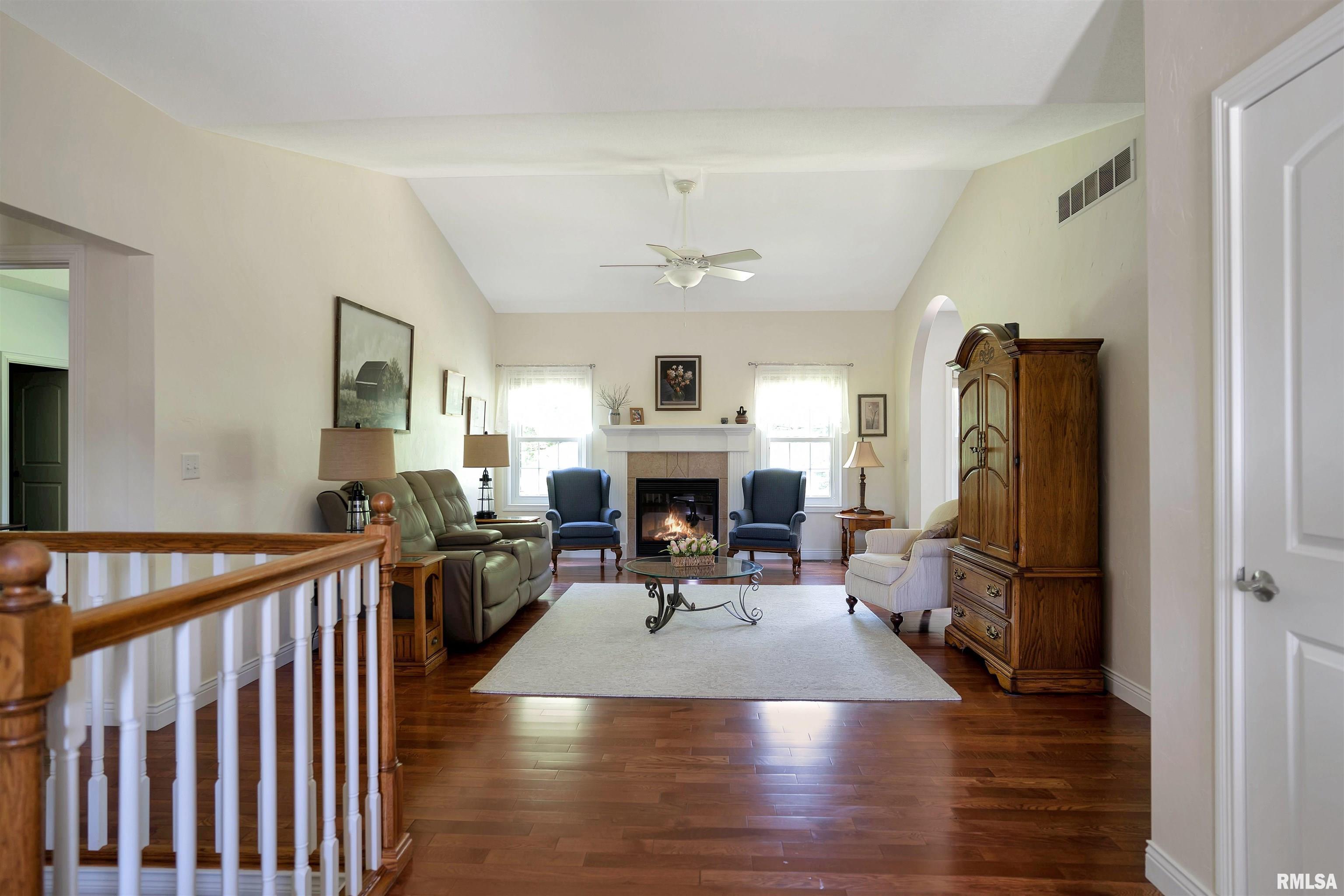 1842 Kern Road Washington, IL 61571 - Photo 4 of 51 Gallery Image 4