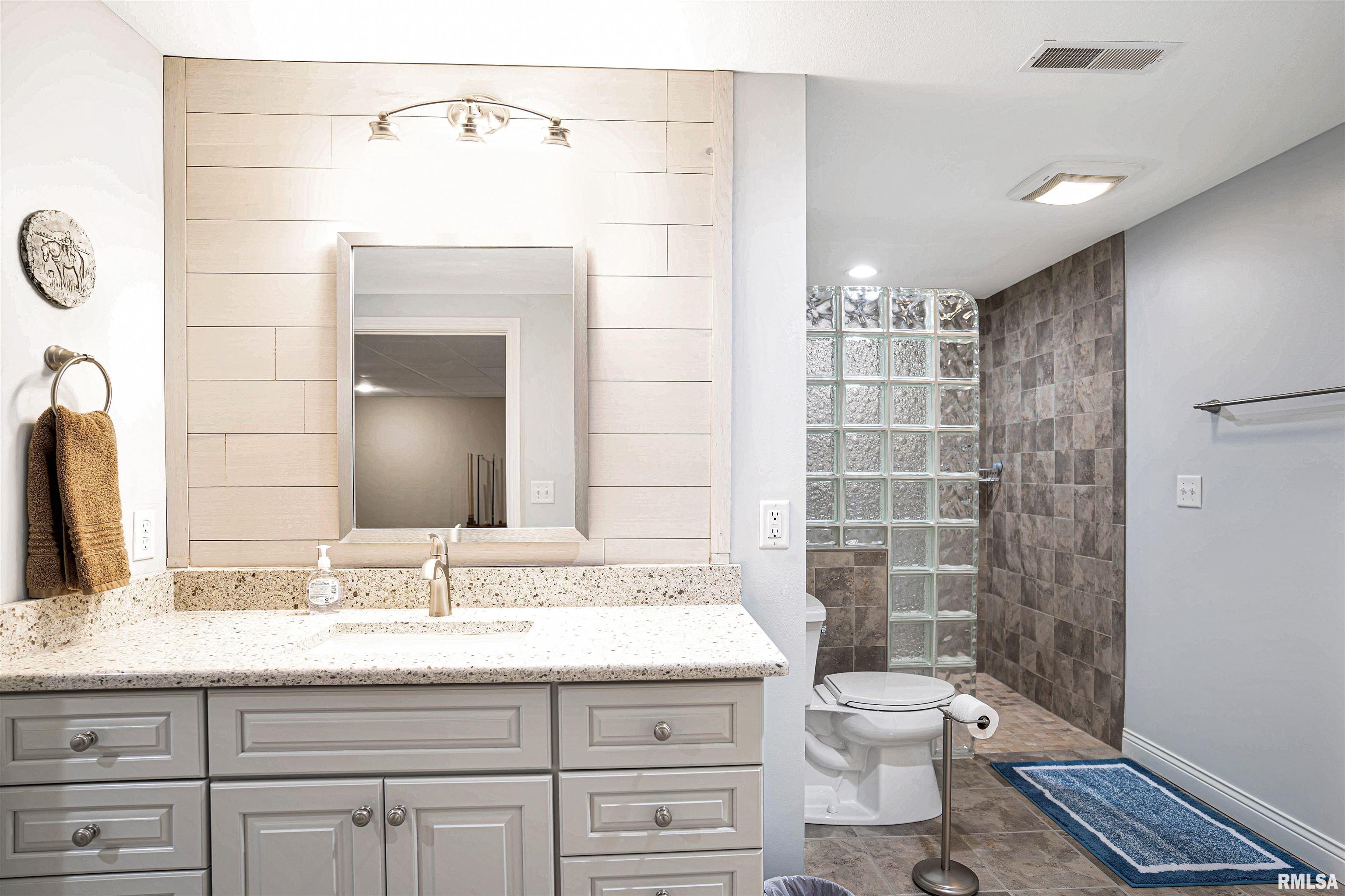 1842 Kern Road Washington, IL 61571 - Photo 43 of 51 Gallery Image 43