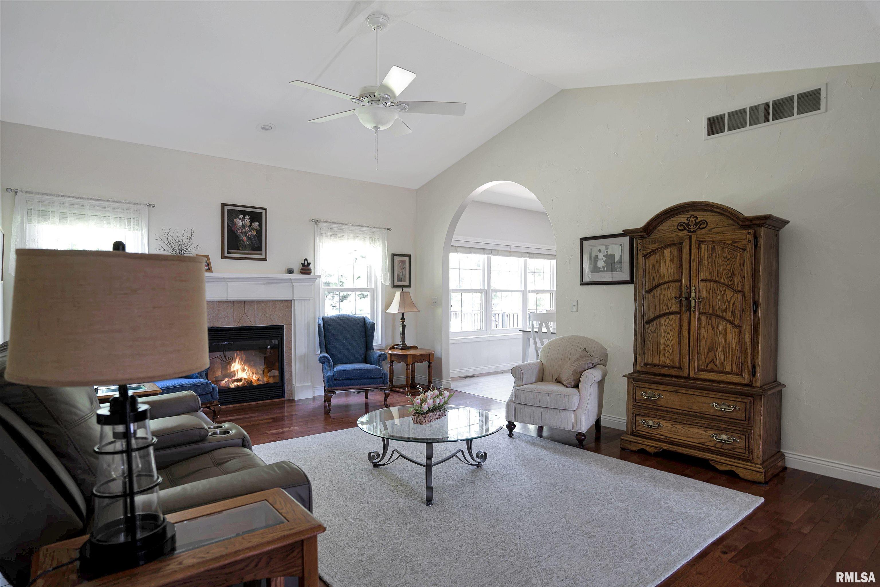1842 Kern Road Washington, IL 61571 - Photo 6 of 51 Gallery Image 6