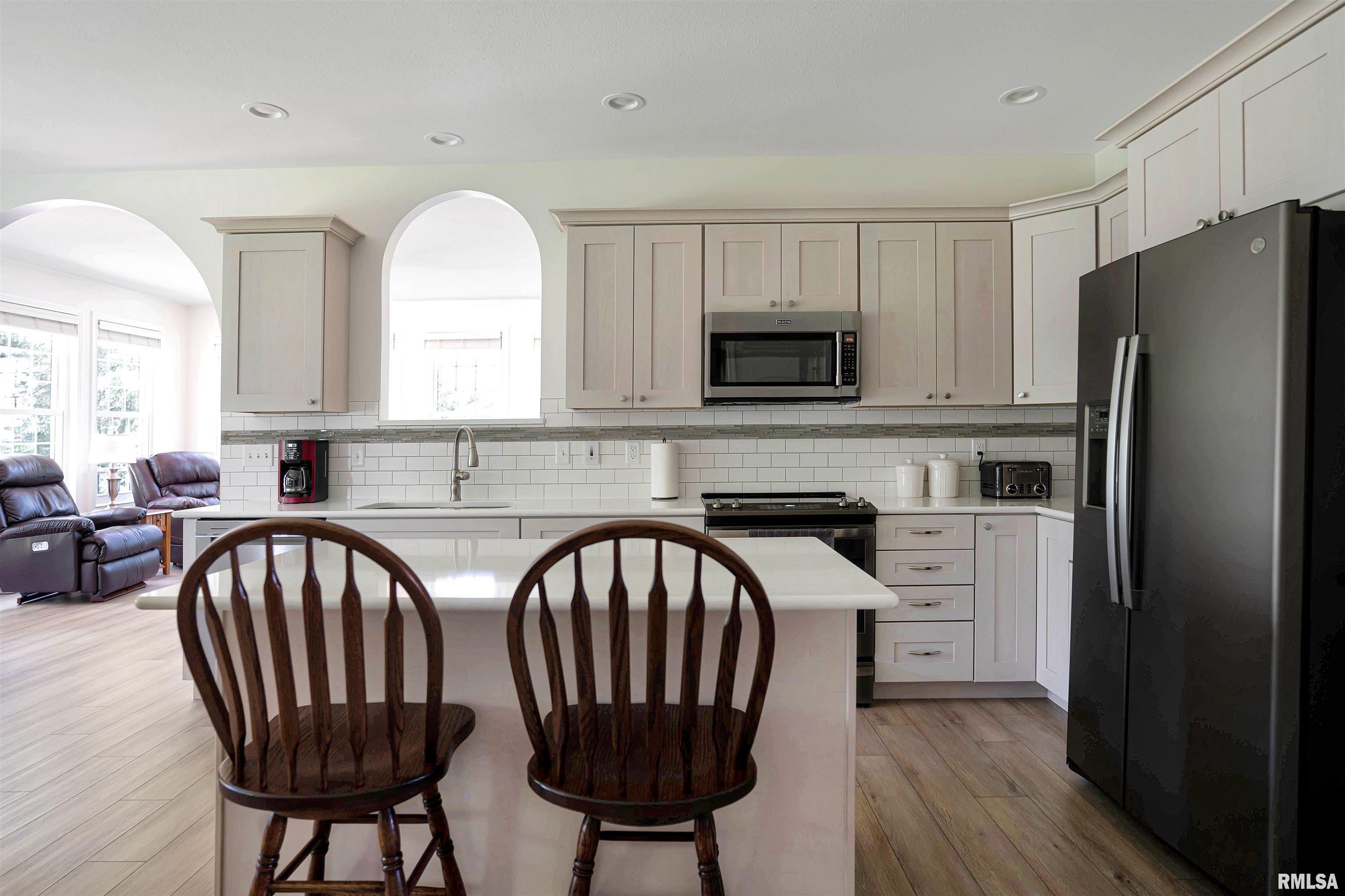 1842 Kern Road Washington, IL 61571 - Photo 8 of 51 Gallery Image 8
