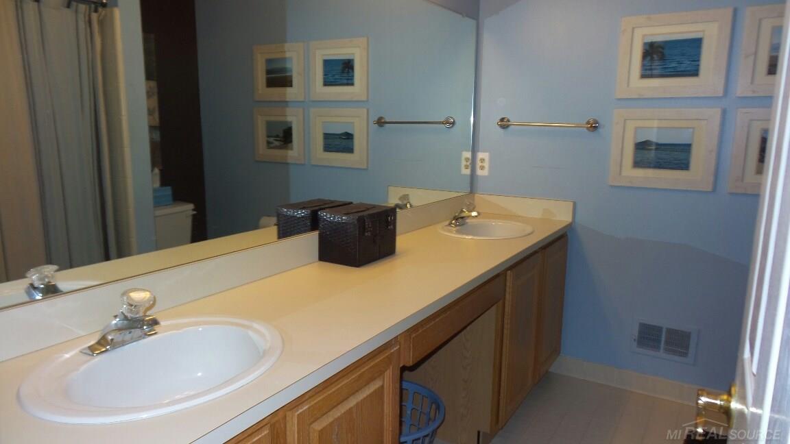 1201 Lakeview Drive Rochester Hills, MI 48306 - Photo 17 of 30