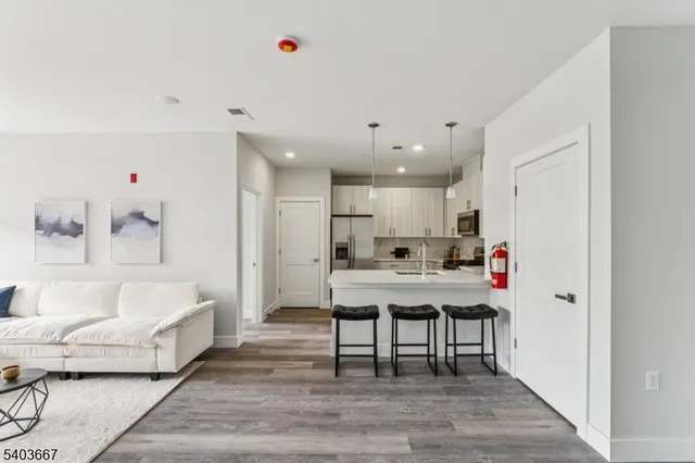 $3,750 | 140 West Webster Avenue, Unit 228, Roselle Park, NJ 07204