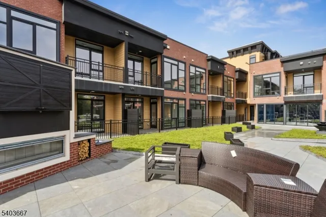 $3,750 | 140 West Webster Avenue, Unit 228, Roselle Park, NJ 07204