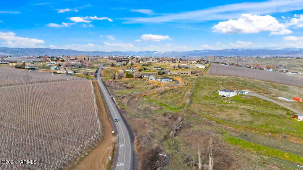 10539 Zier Road Yakima, WA 98908 - Photo 4 of 8 Looking West