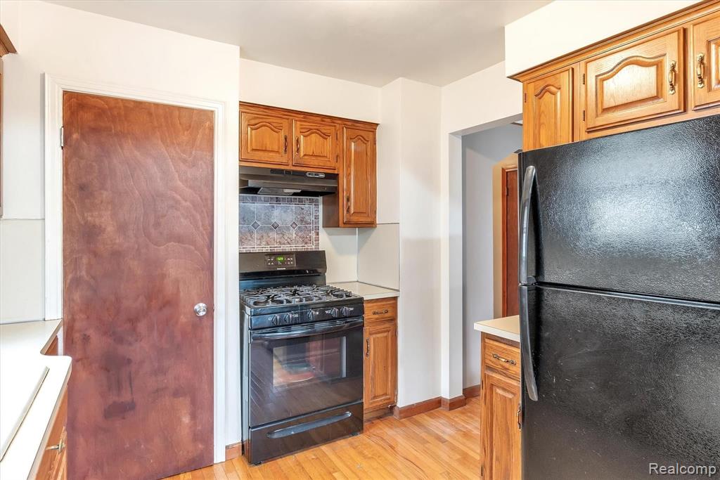 7535 Sterling Street Center Line, MI 48015 - Photo 14 of 48