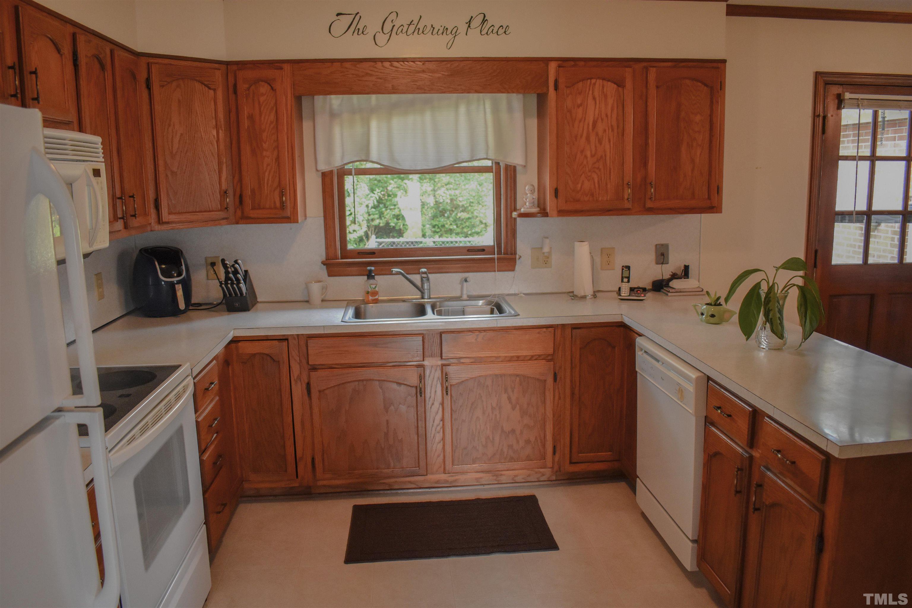 141 Country Store Road Selma, NC 27576 - Photo 7 of 16 Gallery Image 7