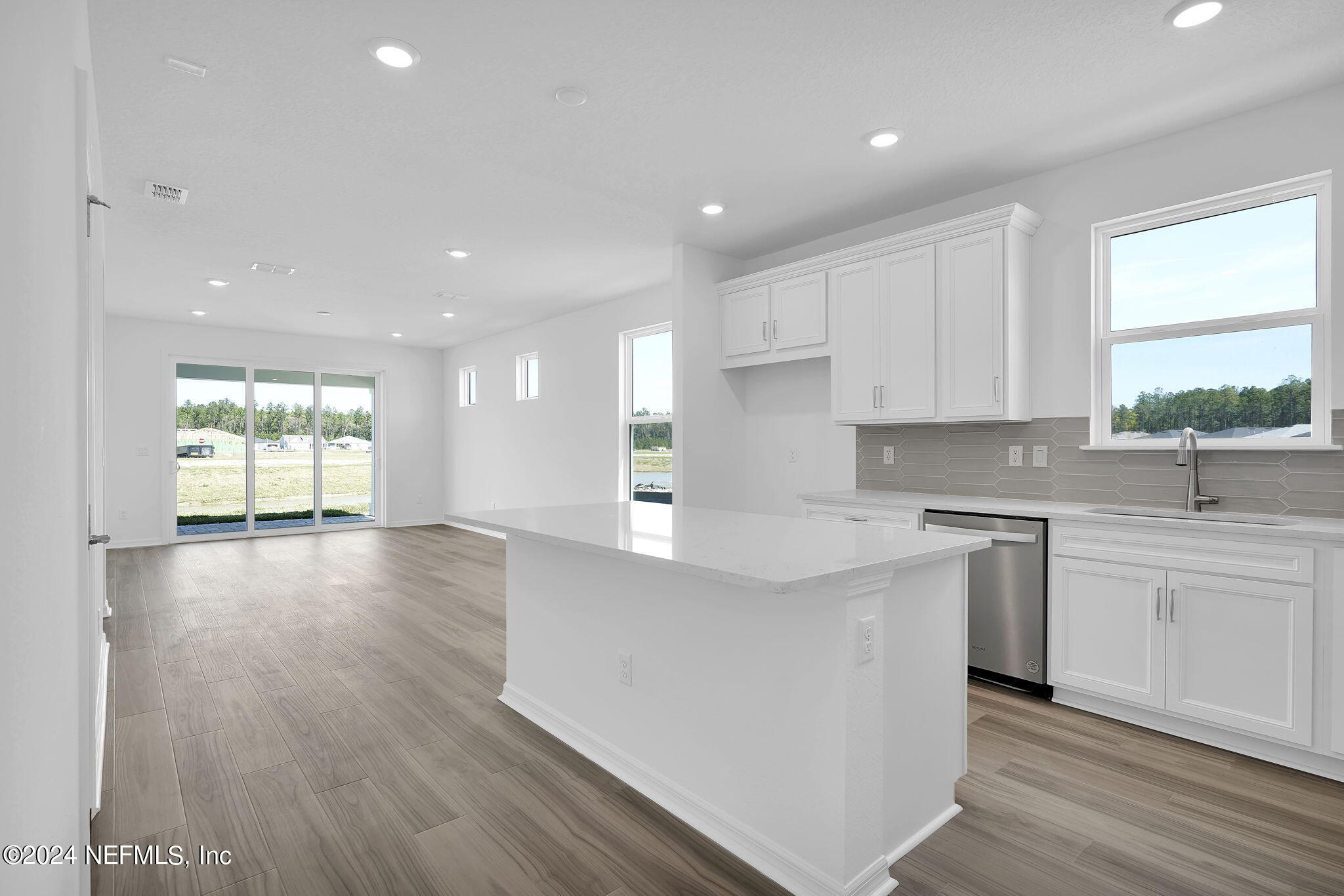 637 Continuum Loop Yulee, FL 32097 - Photo 4 of 41 Contour Kitchen