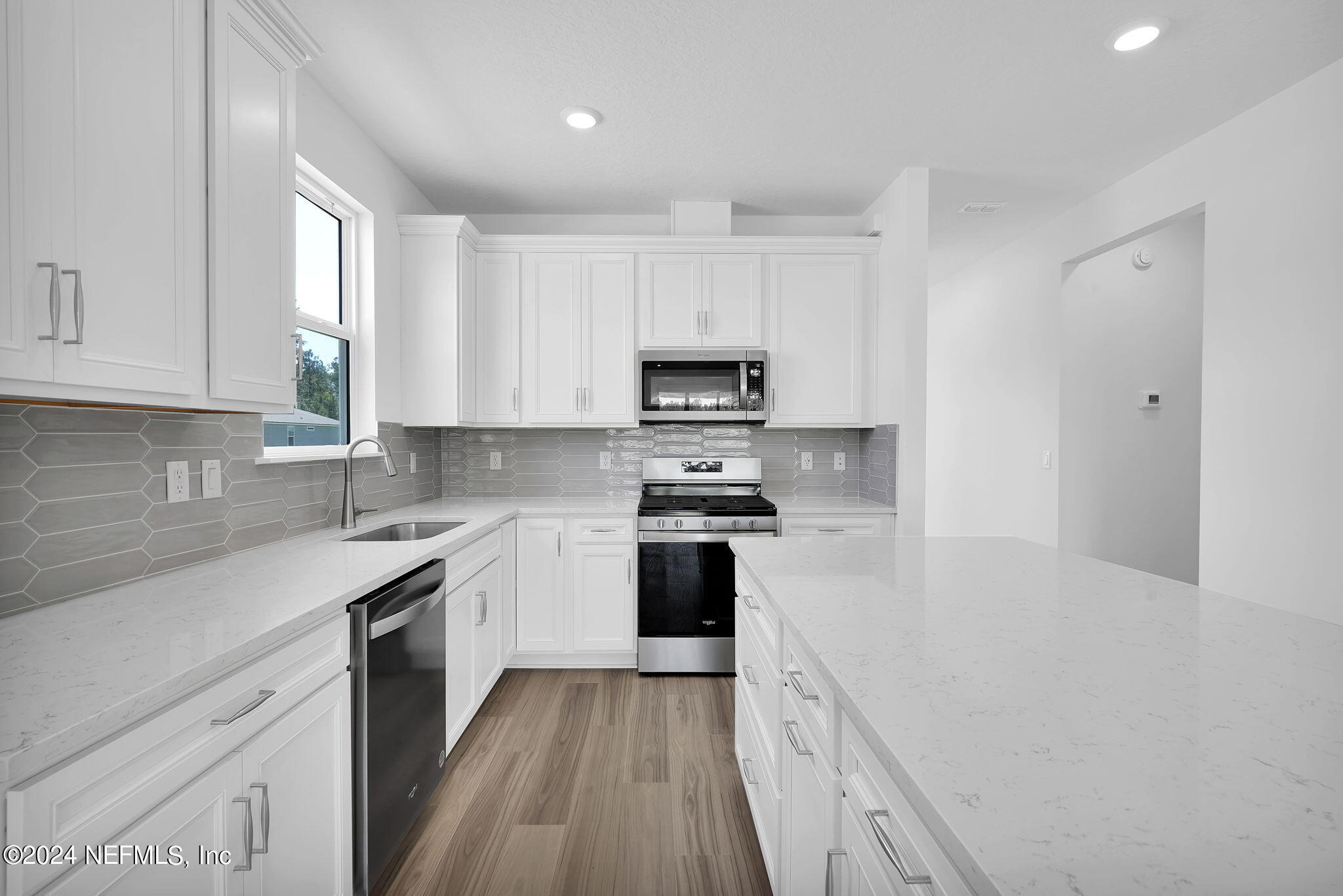 637 Continuum Loop Yulee, FL 32097 - Photo 6 of 41 Contour Kitchen