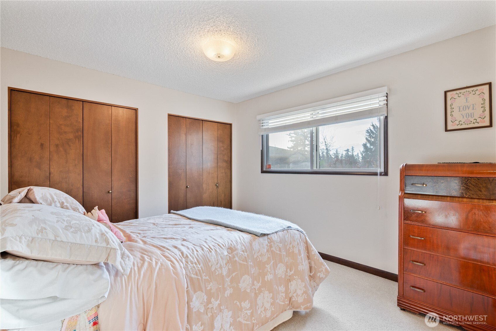 1008 16th Place Kelso, WA 98626 - Photo 19 of 40 a bedroom with a bed and a window