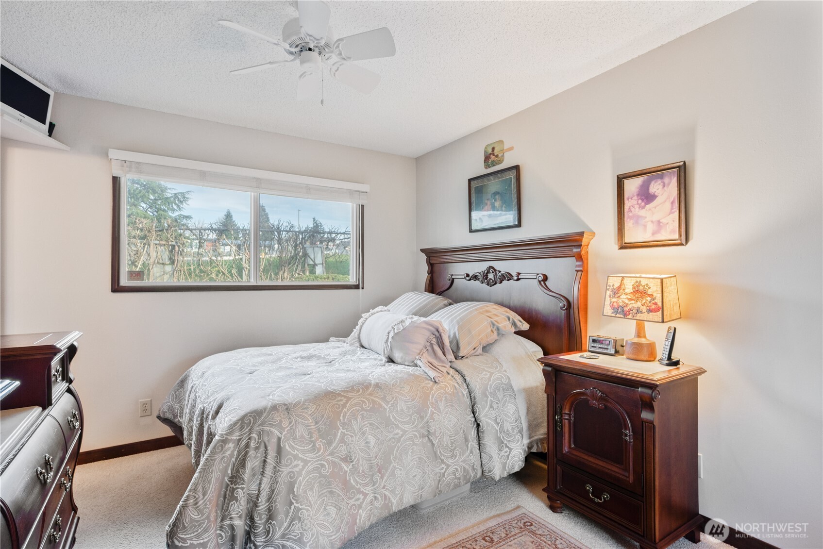 1008 16th Place Kelso, WA 98626 - Photo 21 of 40 a bedroom with a bed and a tv