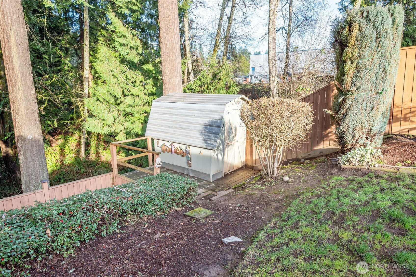 1008 16th Place Kelso, WA 98626 - Photo 28 of 40 a backyard of a house with table and chairs