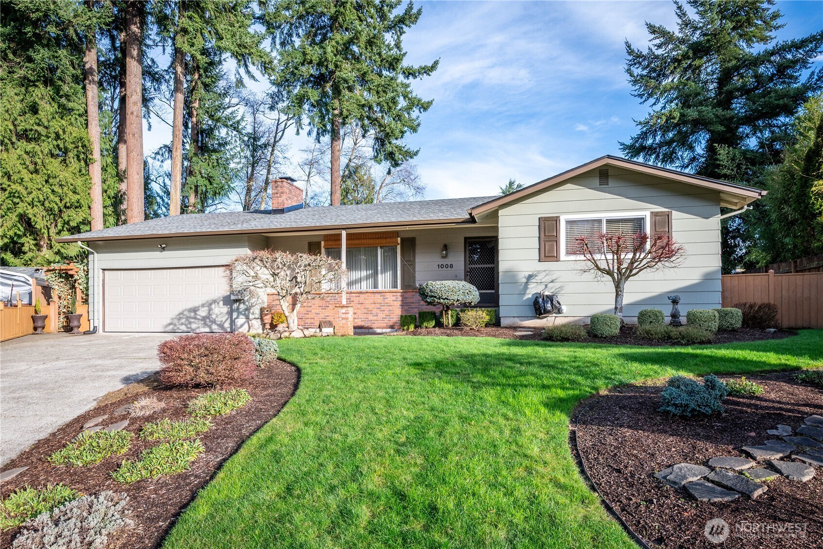 1008 16th Place Kelso, WA 98626 - Photo 3 of 40 a front view of a house with garden