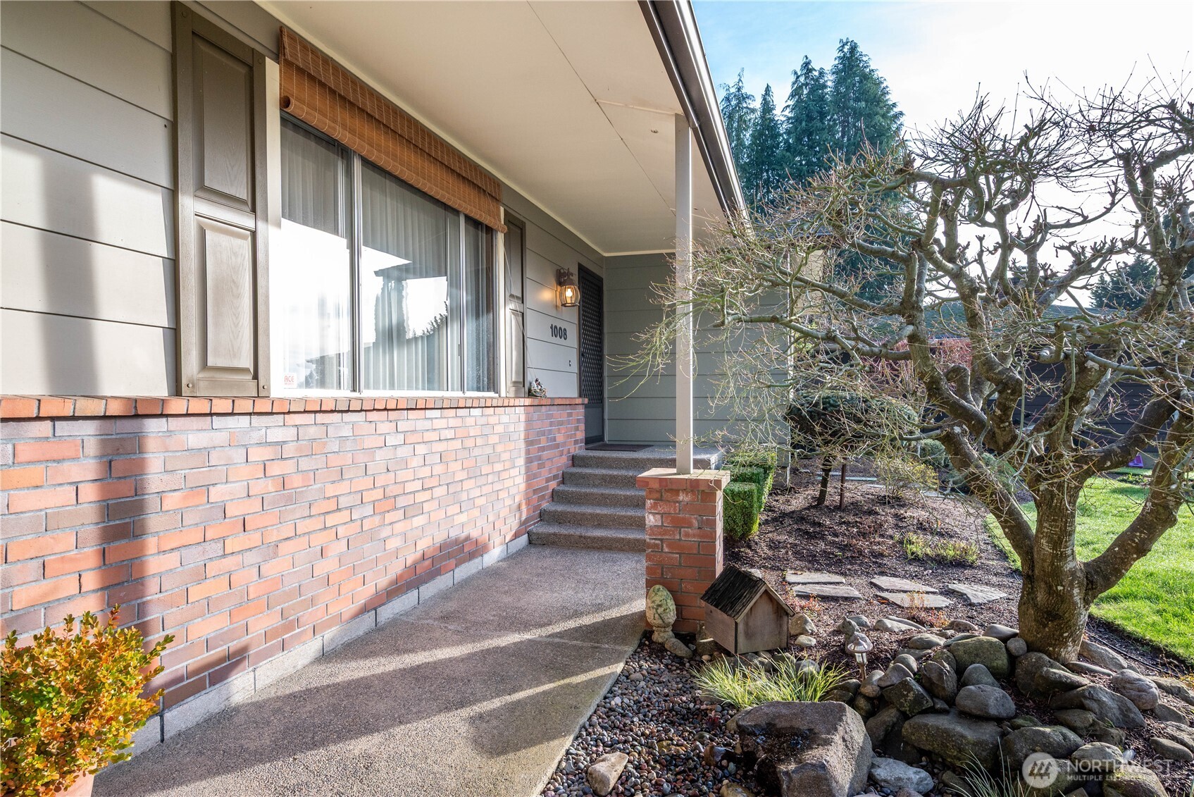 1008 16th Place Kelso, WA 98626 - Photo 4 of 40 a view of an outdoor space with a patio