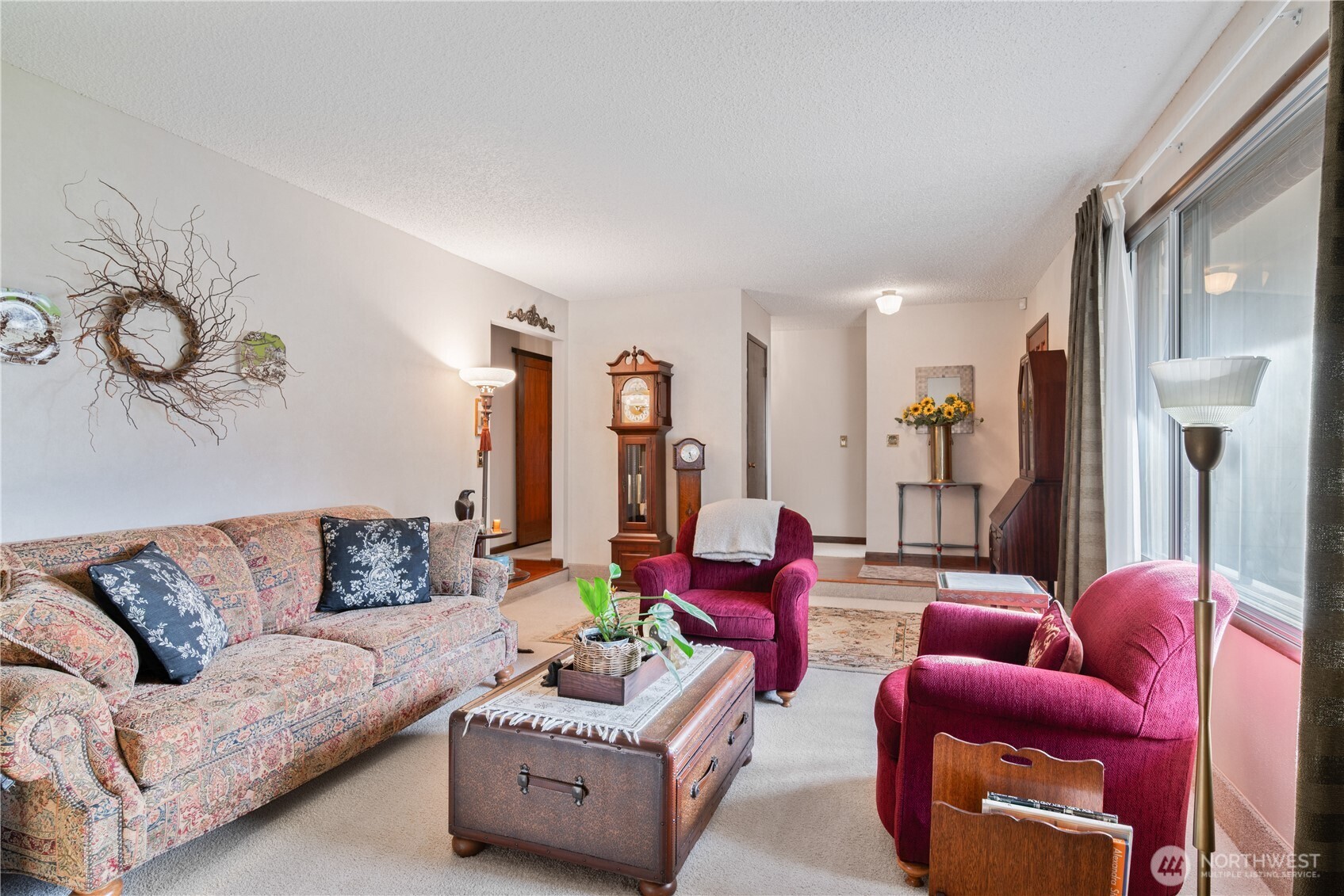 1008 16th Place Kelso, WA 98626 - Photo 8 of 40 a living room with furniture