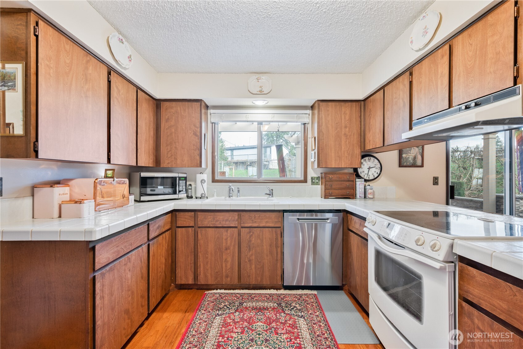1008 16th Place Kelso, WA 98626 - Photo 10 of 40 a kitchen with stainless steel appliances granite countertop a sink and stove
