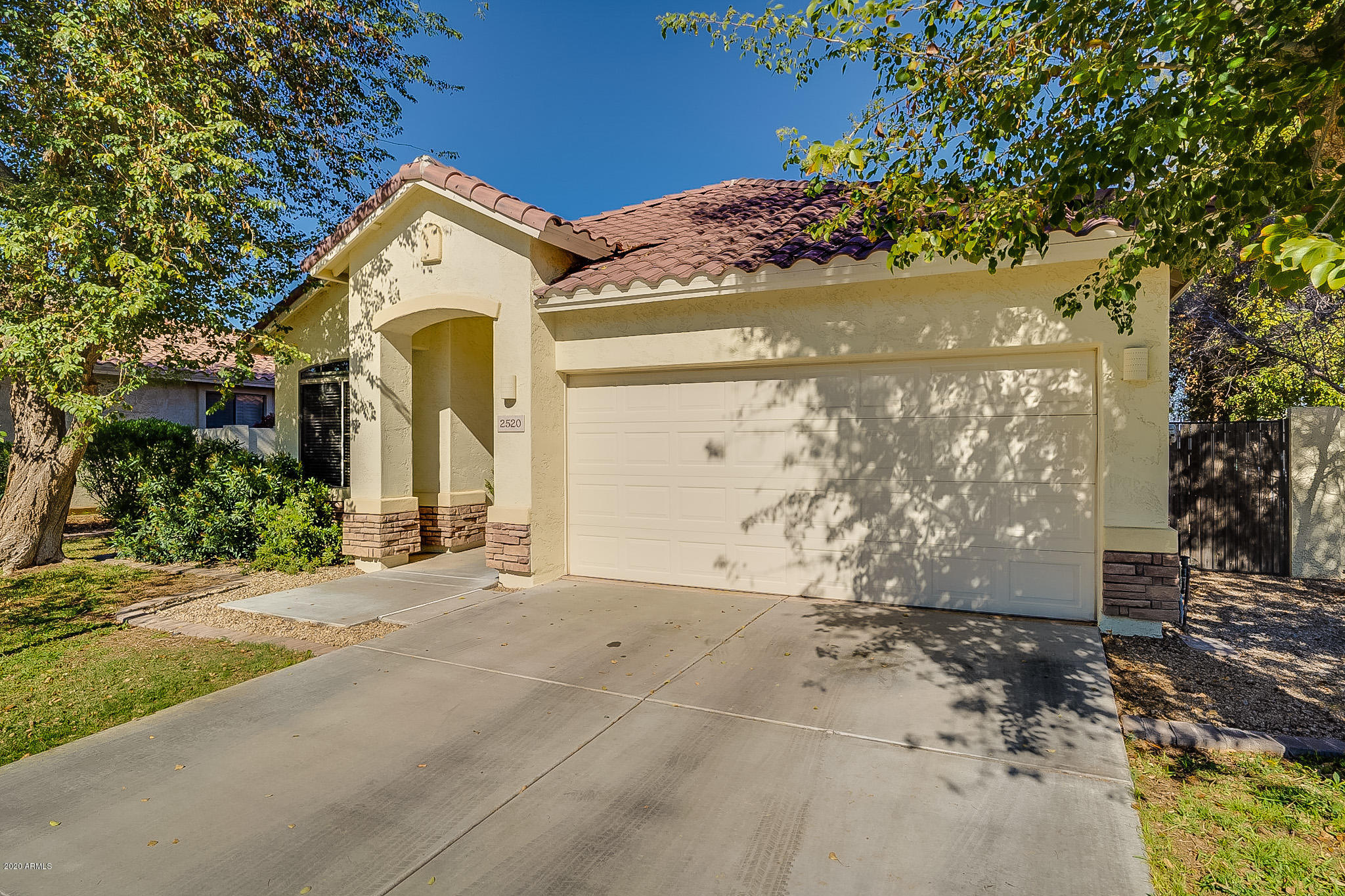 2520 East Fremont Road Phoenix, AZ 85042 - Photo 7 of 62 a view of a house with a tree