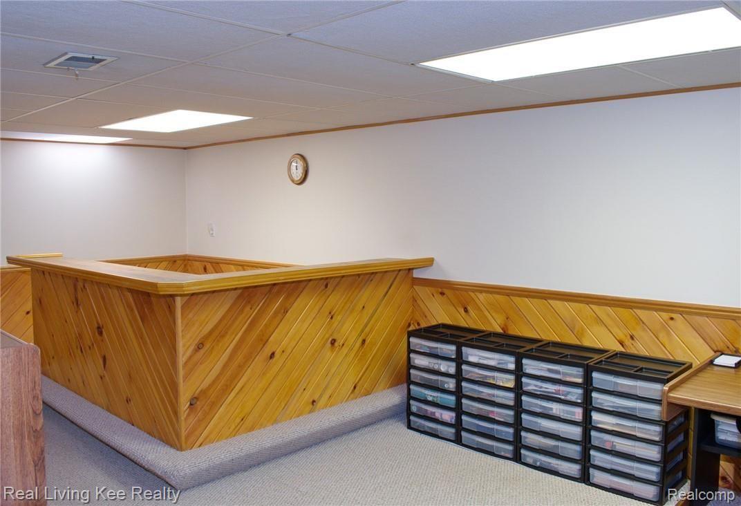 613 Snowmass Drive Rochester, MI 48309 - Photo 24 of 27 Bsmt Bar Area.jpg