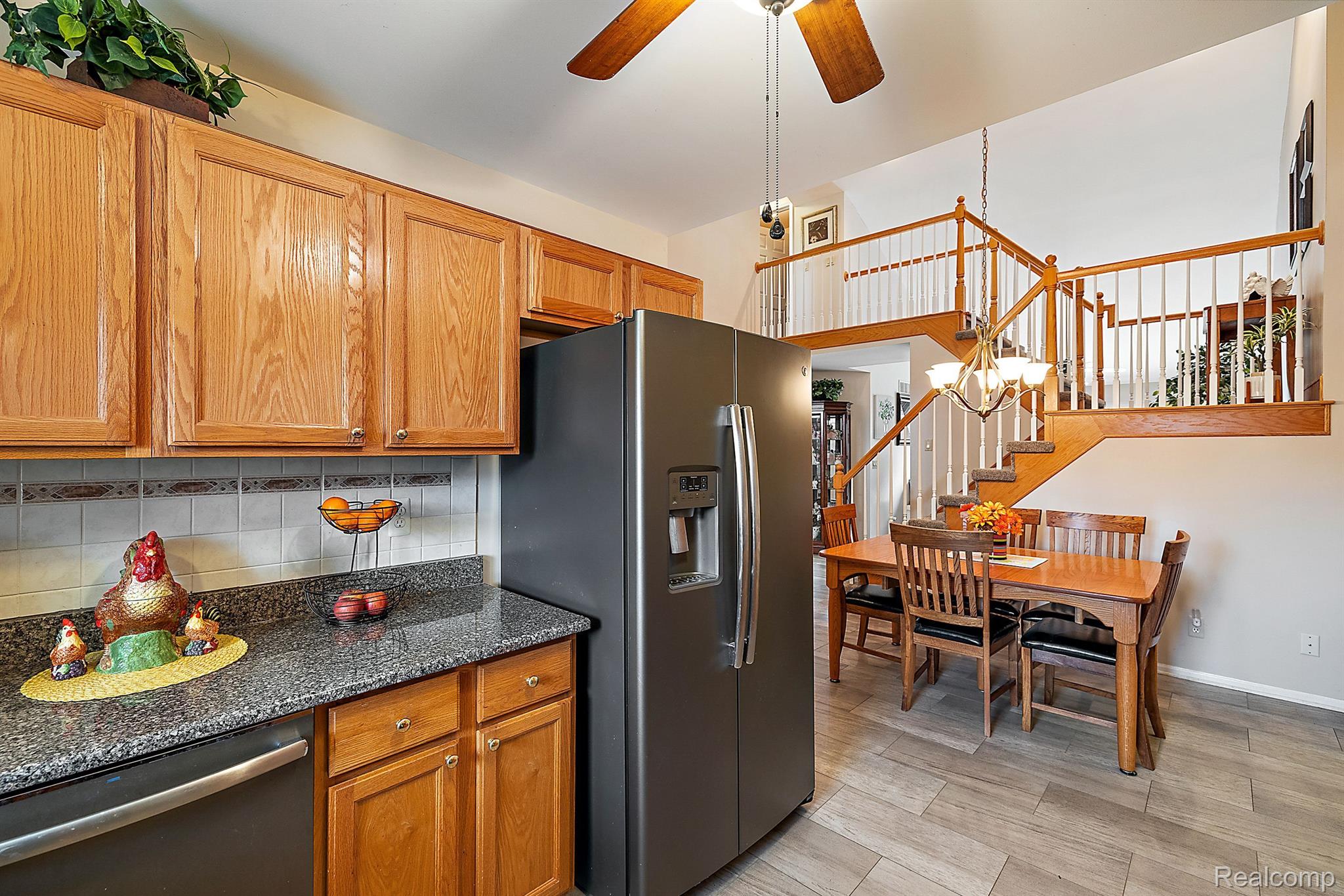 16824 Country Ridge Court Macomb, MI 48044 - Photo 9 of 36 Kitchen