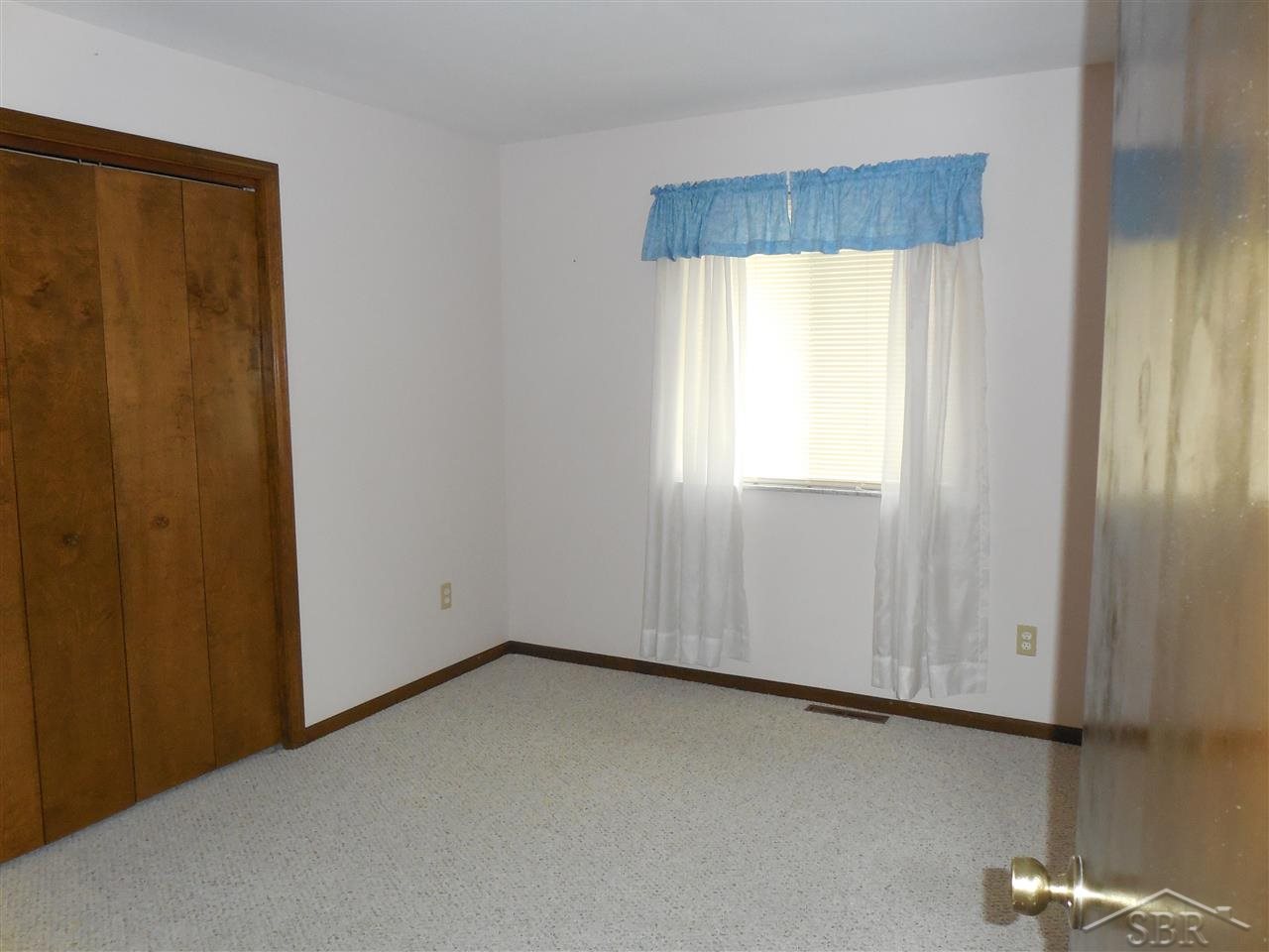 2106 Jarabec Road Saginaw, MI 48609 - Photo 22 of 28 31221326-21.JPG