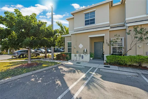 $2,500 | 561 Northeast 5th Street, Florida City, FL 33034