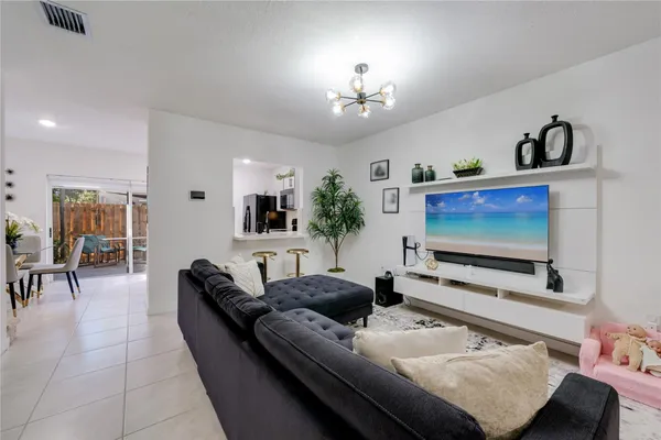 $2,500 | 561 Northeast 5th Street, Florida City, FL 33034