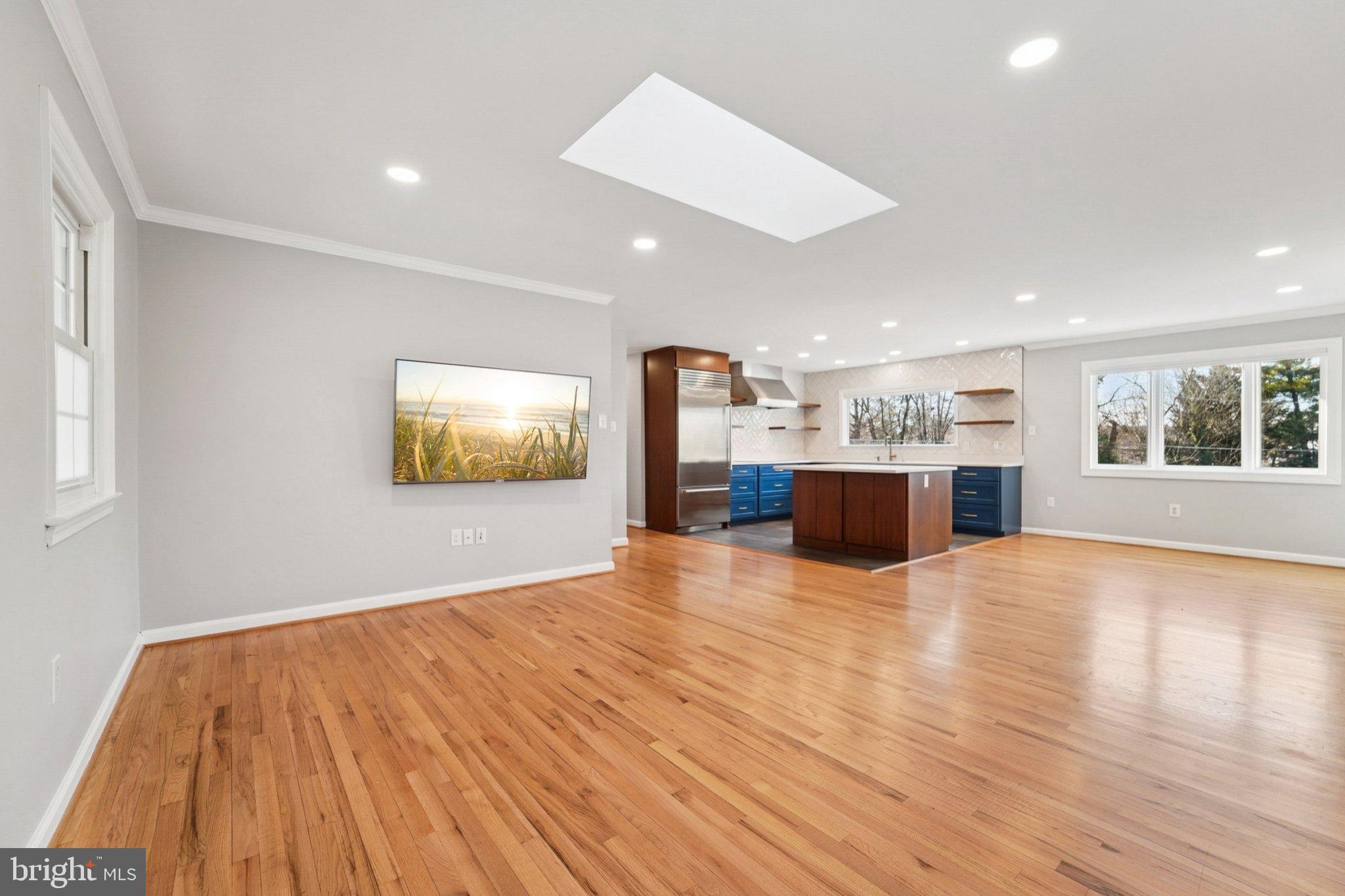 5 North Jefferson Street Frederick, MD 21701 - Photo 11 of 50 Spacious, sunlit open-concept living area.