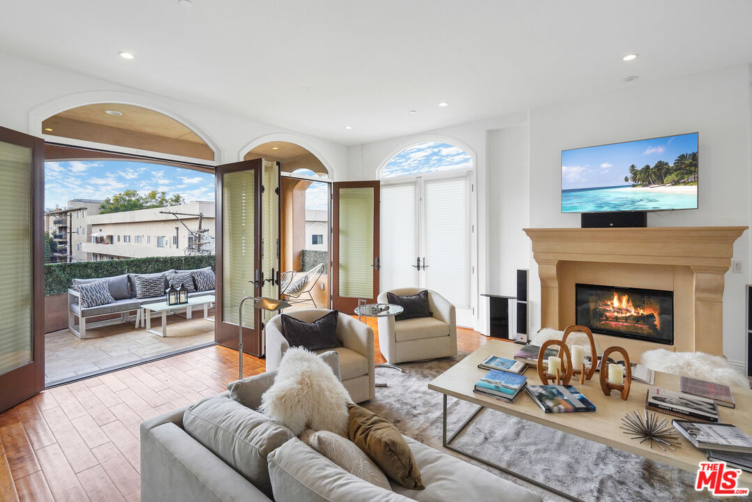 420 South Hamel Road, Unit PH1 Los Angeles, CA 90048 - Photo 14 of 30
