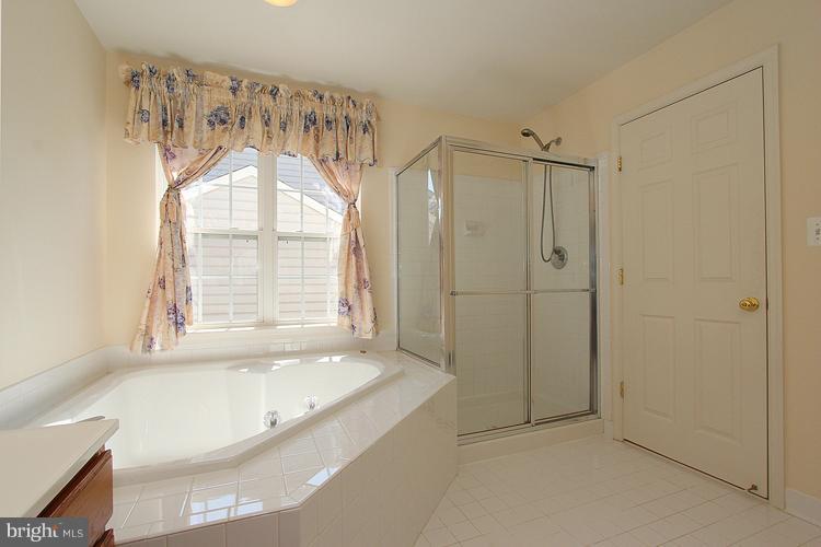 14304 Brass Wheel Road Boyds, MD 20841 - Photo 19 of 25 Bath (Master)