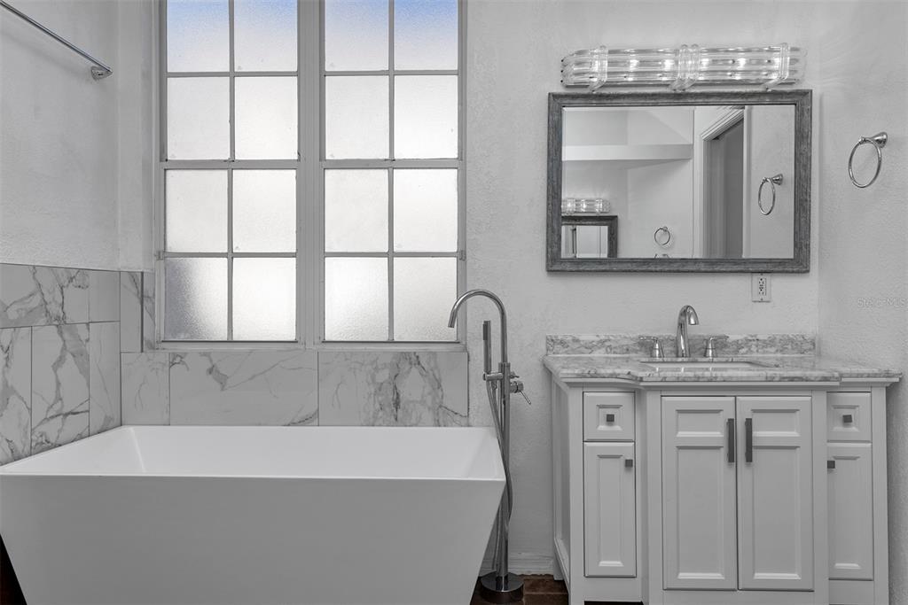 3728 Hunter's Isle Drive Orlando, FL 32837 - Photo 45 of 74 a bathroom with a bathtub and a sink