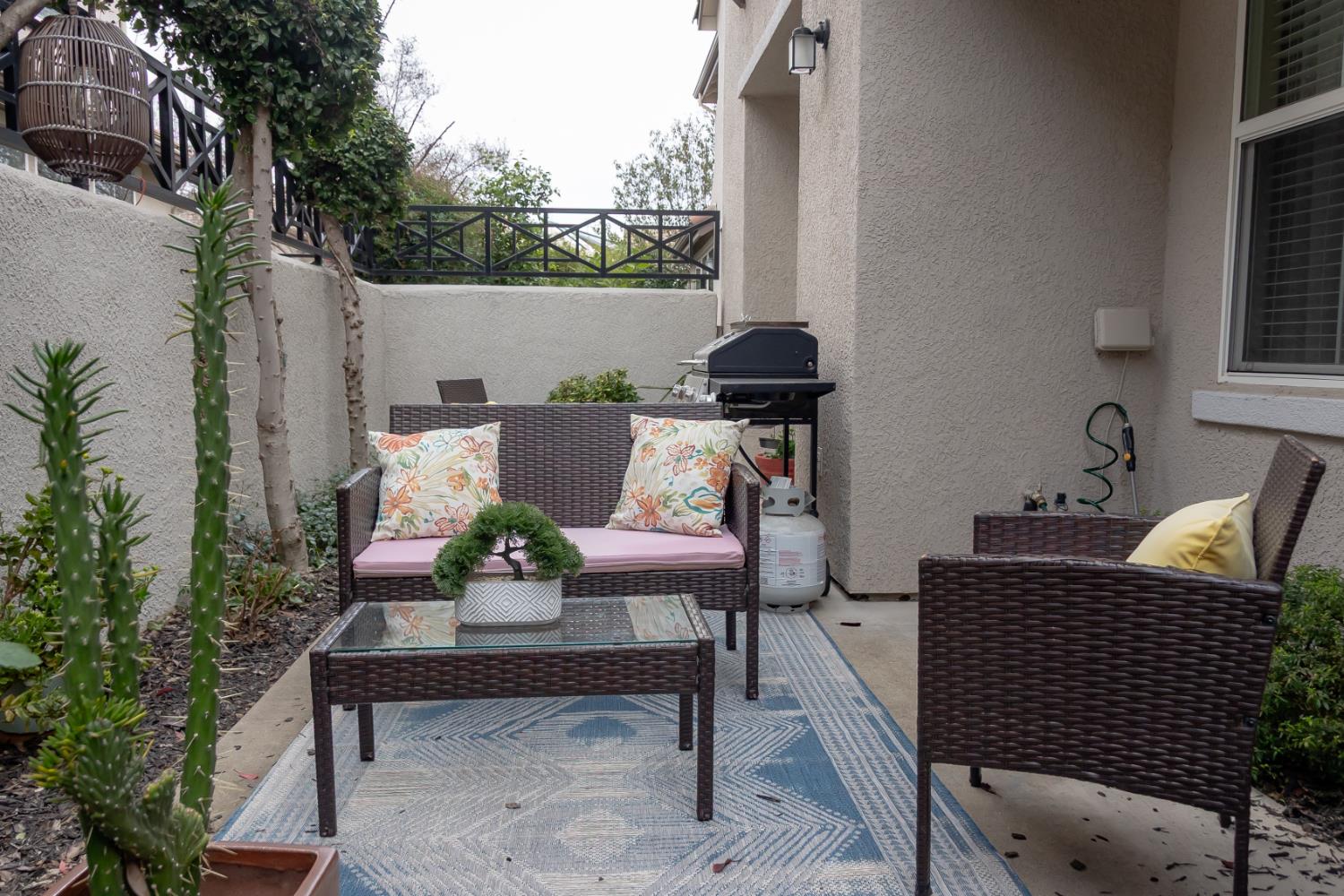 401 Picasso Way Folsom, CA 95630 - Photo 27 of 32 a view of a outdoor seating area with furniture
