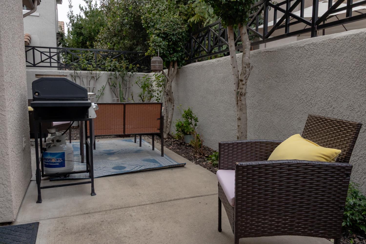 401 Picasso Way Folsom, CA 95630 - Photo 31 of 32 a view of outdoor space with seating area
