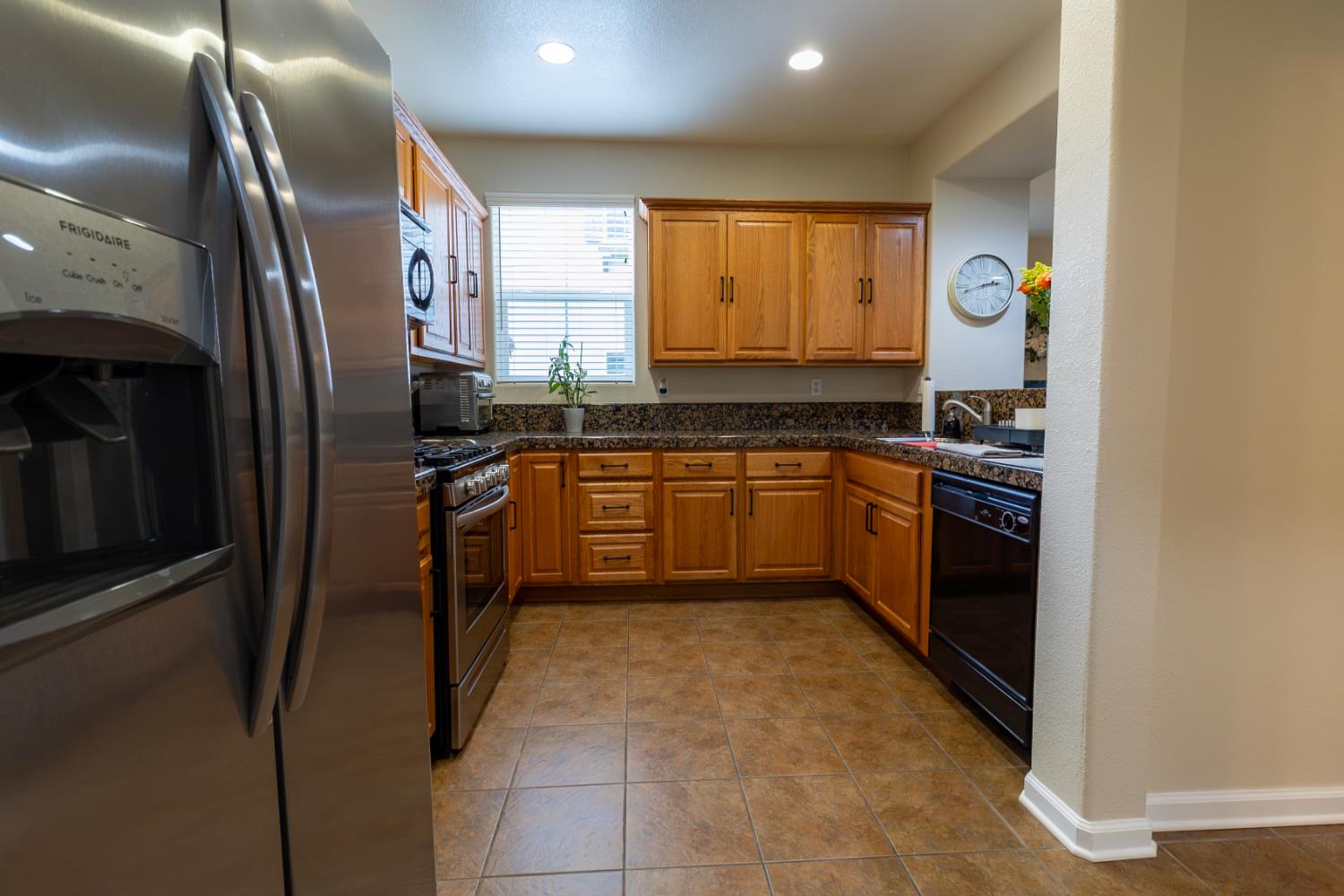 401 Picasso Way Folsom, CA 95630 - Photo 9 of 32 a kitchen with stainless steel appliances granite countertop a sink stove and refrigerator