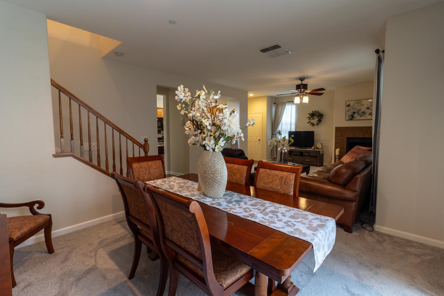 401 Picasso Way Folsom, CA 95630 - Photo 10 of 32 a view of a livingroom and dining room