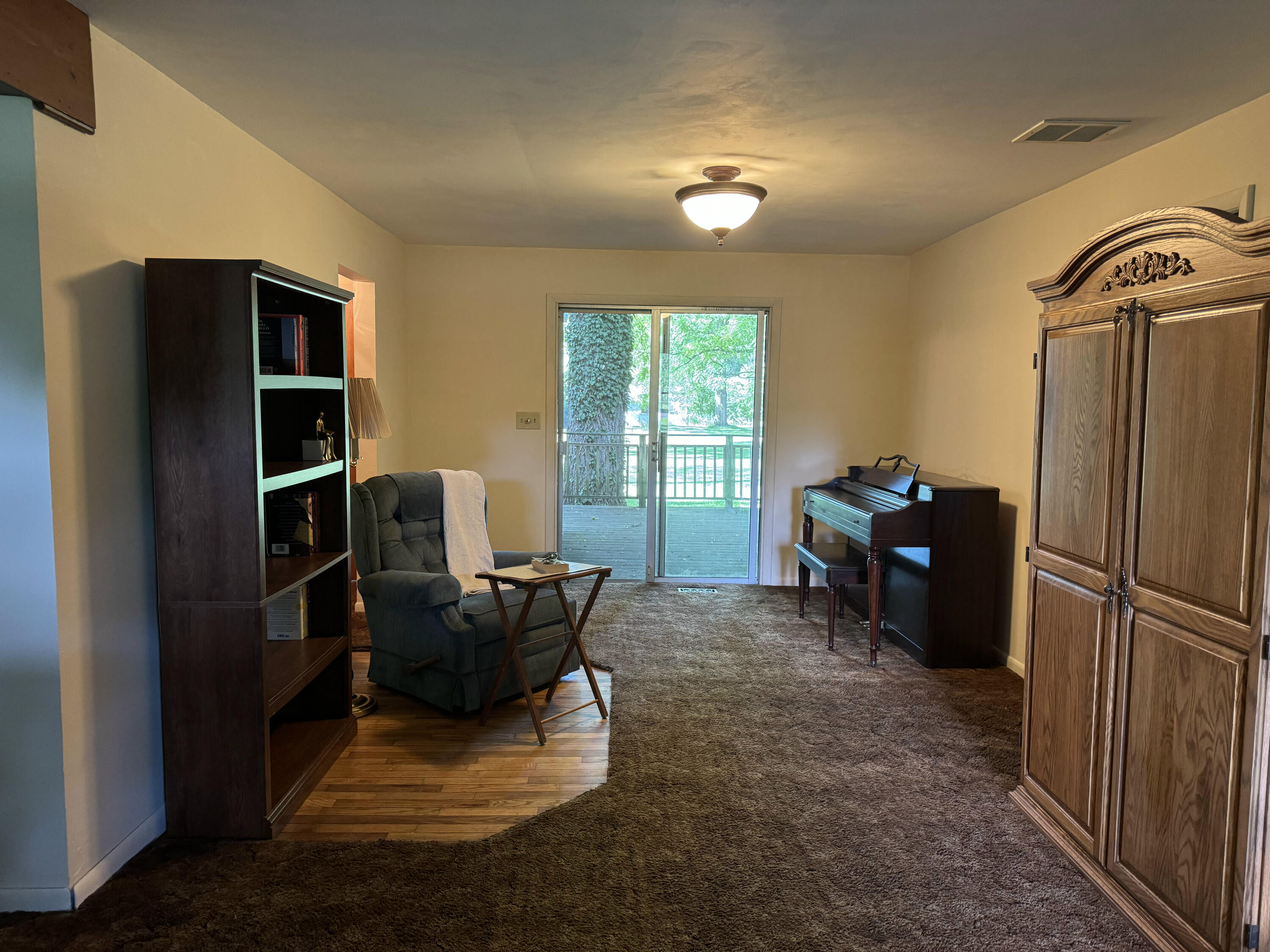 6310 Shappie Road Clarkston, MI 48348 - Photo 5 of 32 Living Room 2