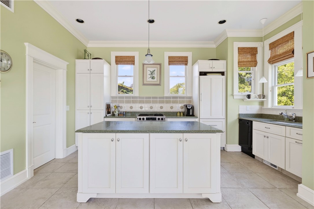 7 Ocean View Highway Westerly, RI 02891 - Photo 12 of 29