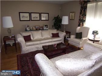 1 Ashlawn Road Malvern, PA 19355 - Photo 7 of 12 Living Room