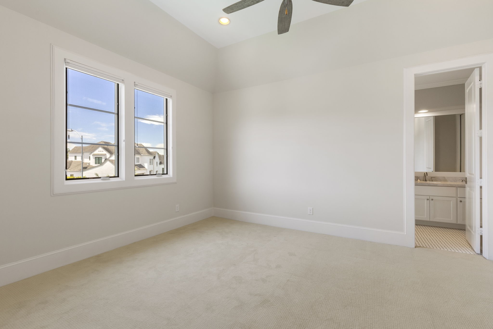 6806 West Warwick Lake Lane Spring, TX 77389 - Photo 34 of 50 an empty room with windows and closet