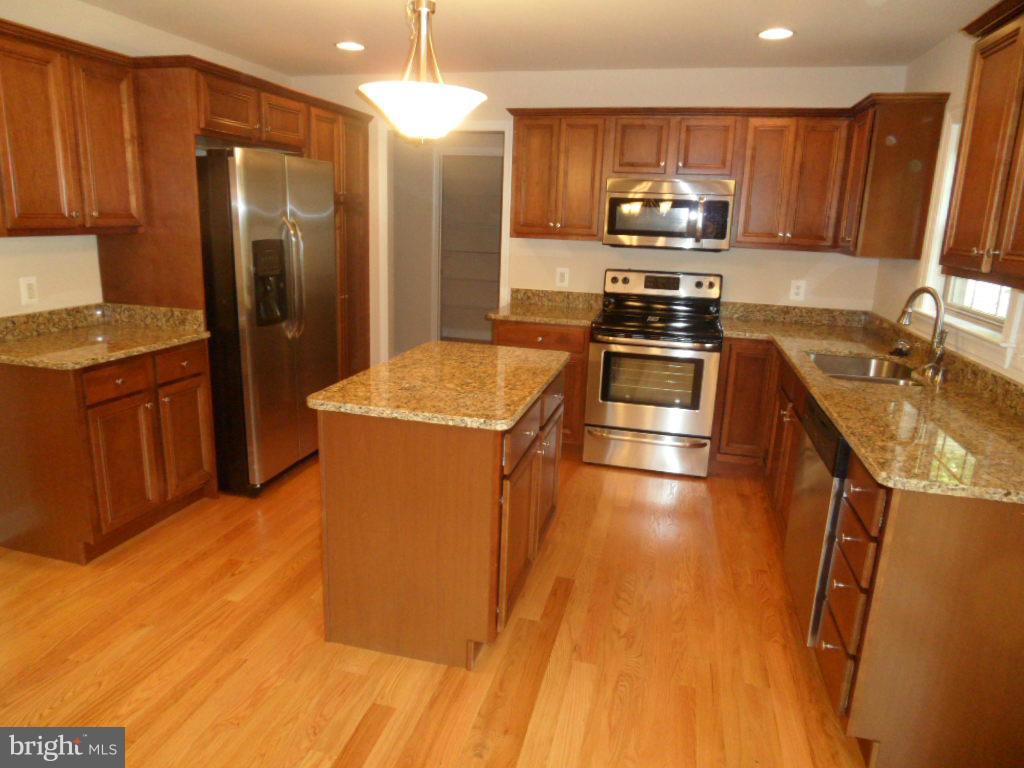 6735 Ridgecrest Road New Market, MD 21774 - Photo 3 of 17 Kitchen