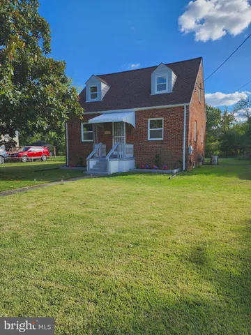 a view of a yard in front of a house with a yard