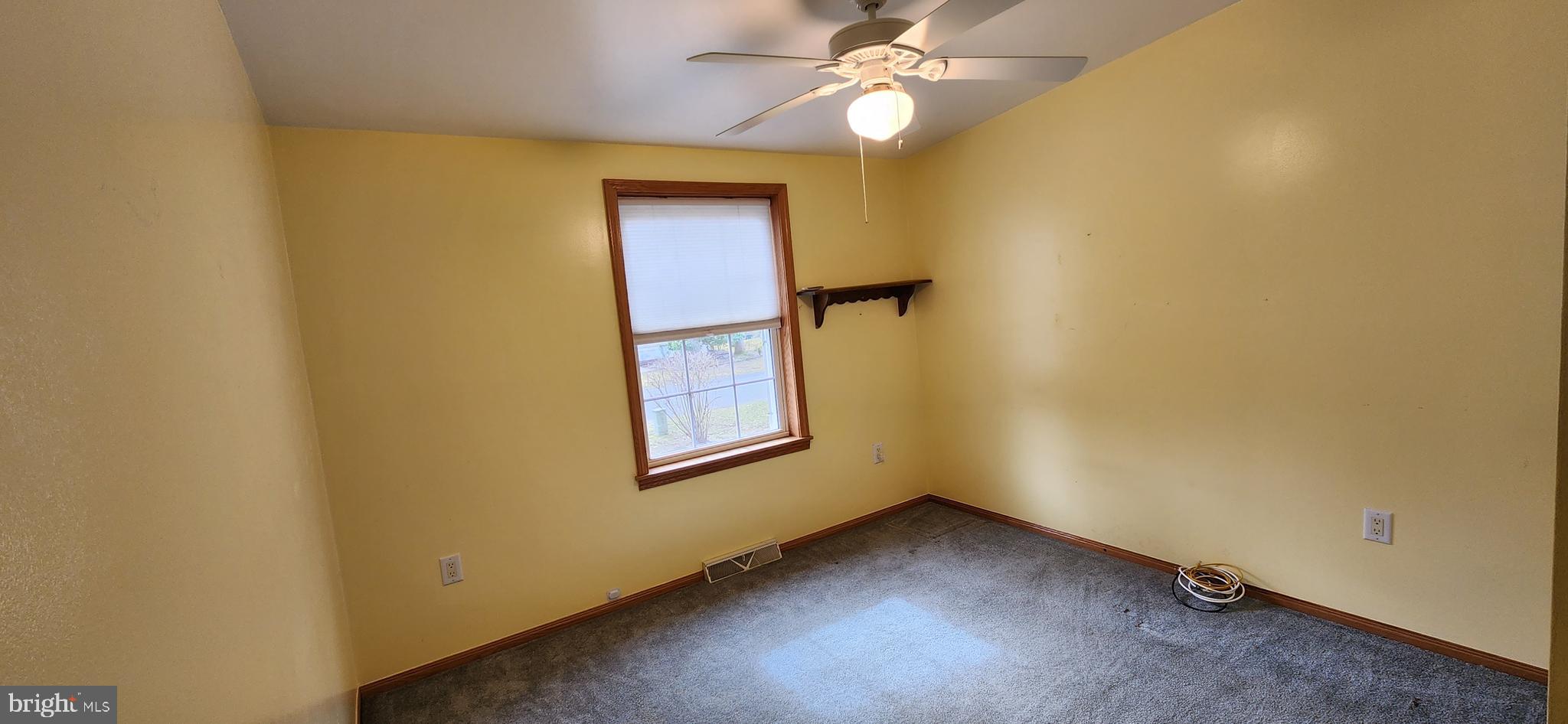 19 Edgewood Drive Cream Ridge, NJ 08514 - Photo 17 of 27 Front Bed Room 2nd Angle