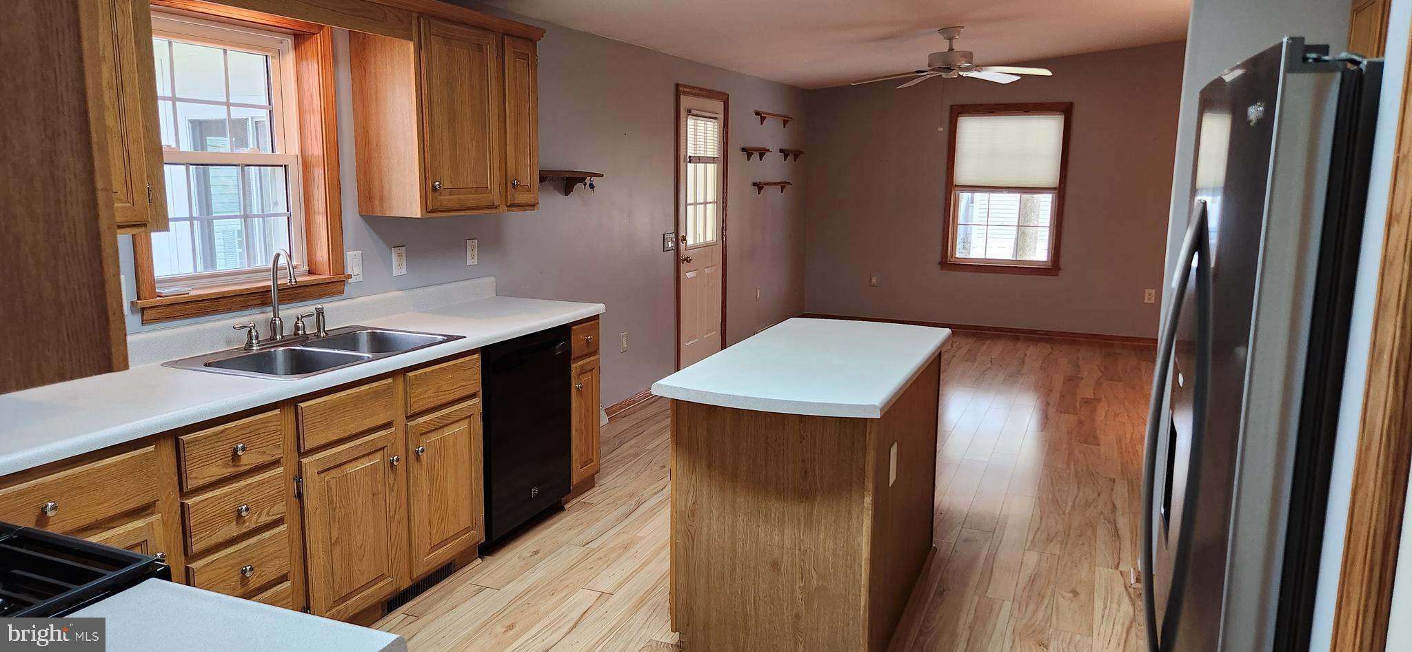 19 Edgewood Drive Cream Ridge, NJ 08514 - Photo 4 of 27 Kitchen With Center Island.